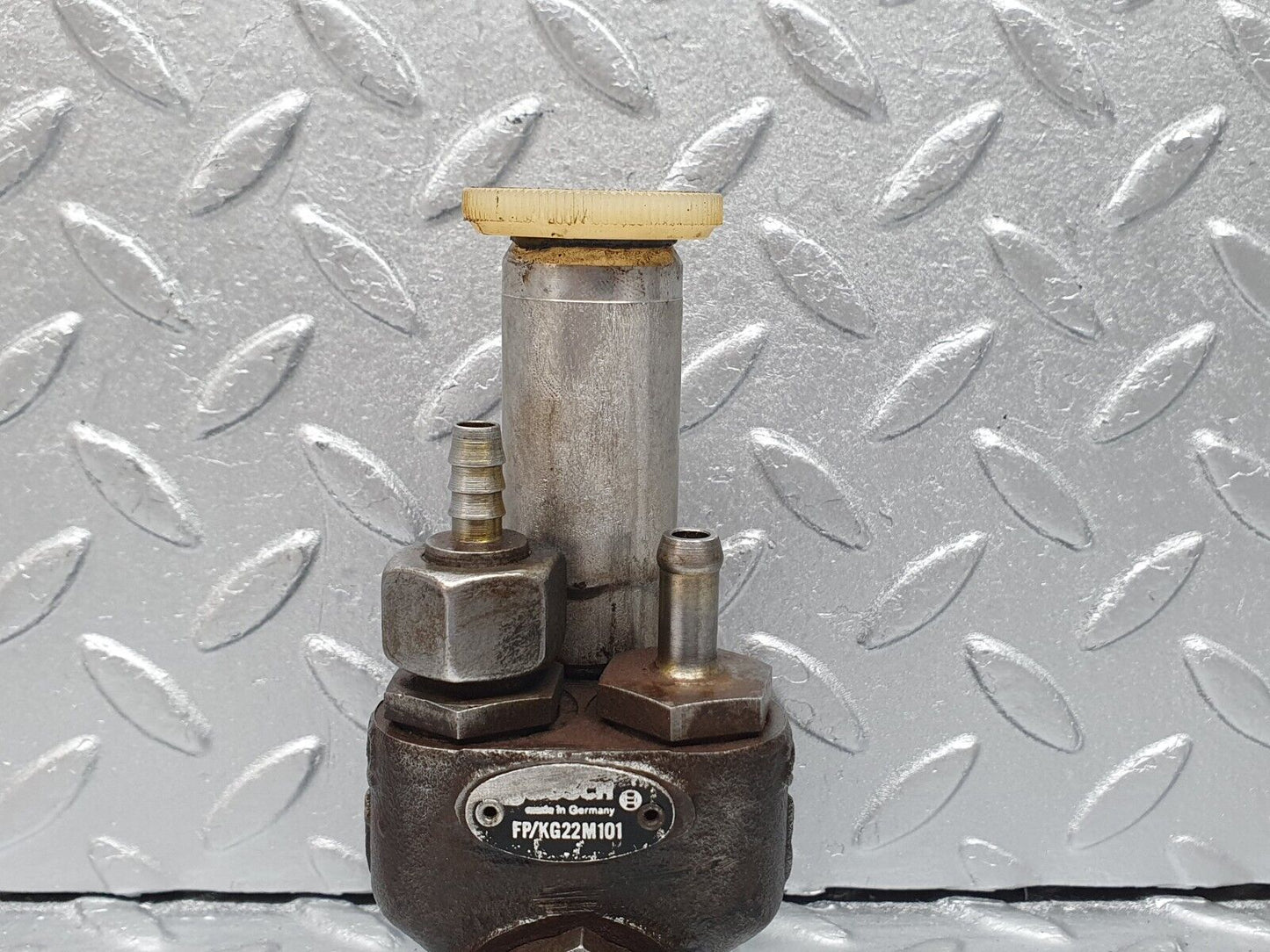 40852 Mercedes-Benz W123 300D Manual Diesel Bleed Pump Bosch FP/KG22M101