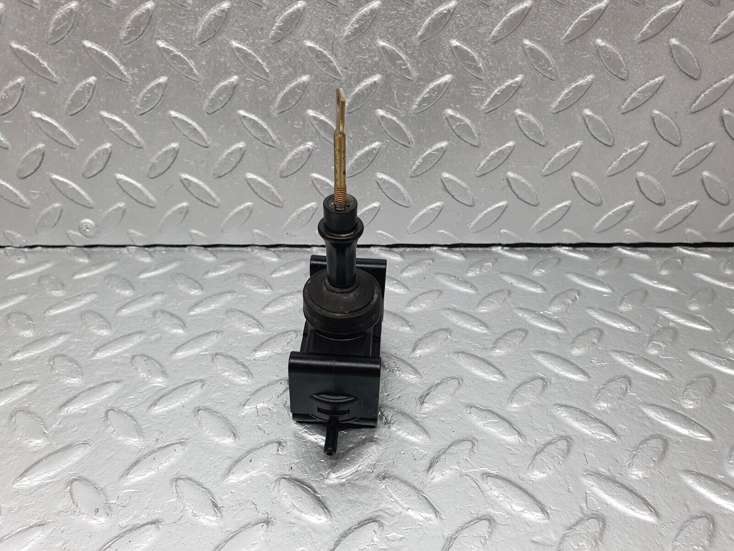 41511 Mercedes-Benz W124 200E Rear Door Lock Vacuum Actuator 0008007975