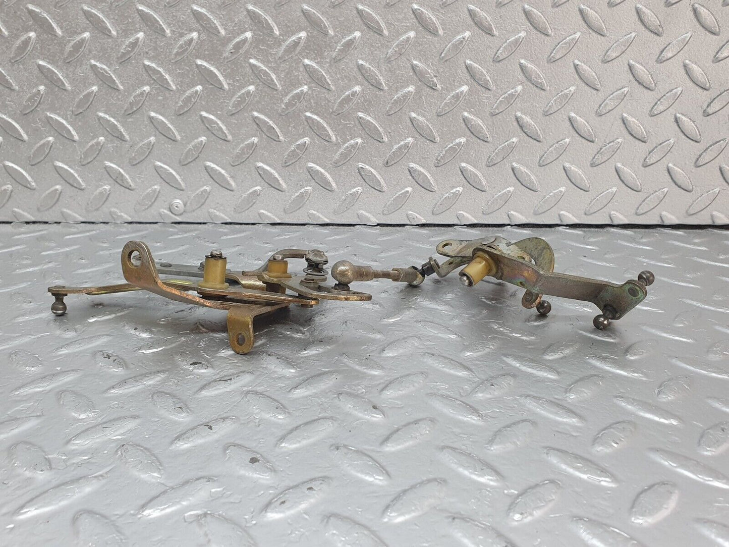 44037 Mercedes-Benz C123 230CE Coupe Throttle Linkage