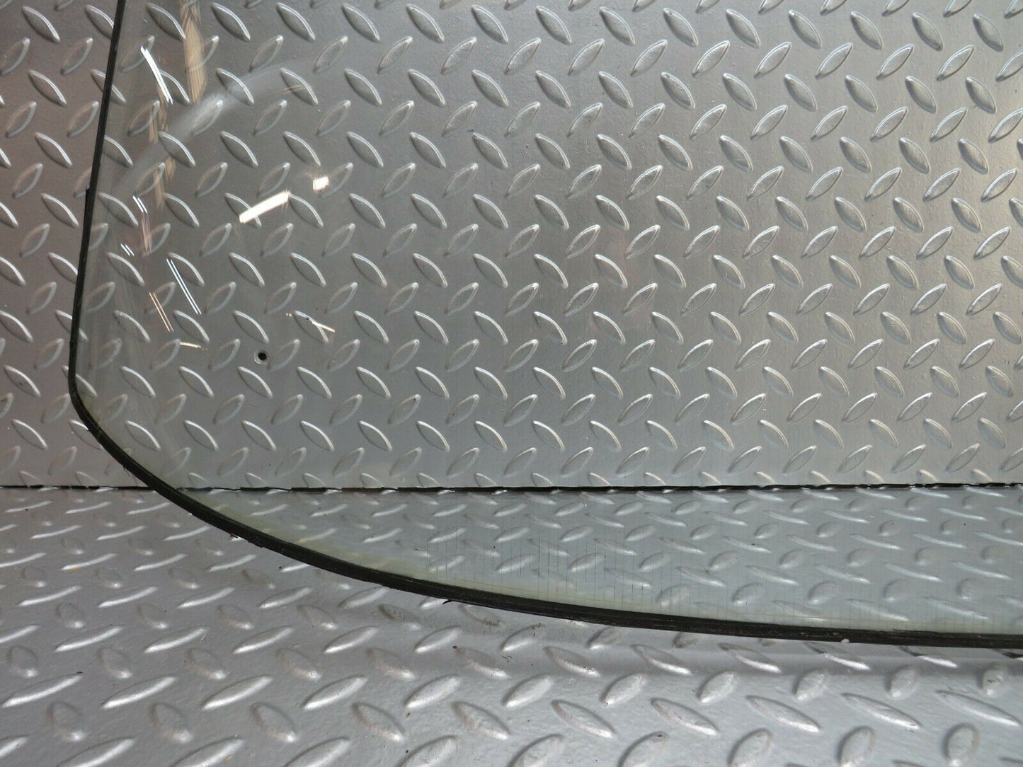 23489 Mercedes-Benz W114 280E Rear Heated Windscreen Glass