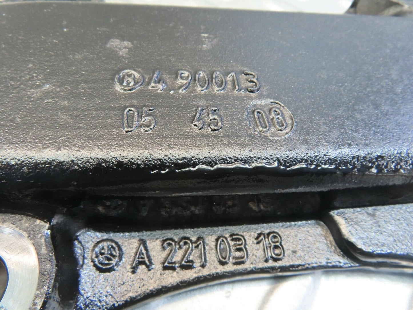 11317 Mercedes-Benz W221 S320 Differential Bracket A2210318
