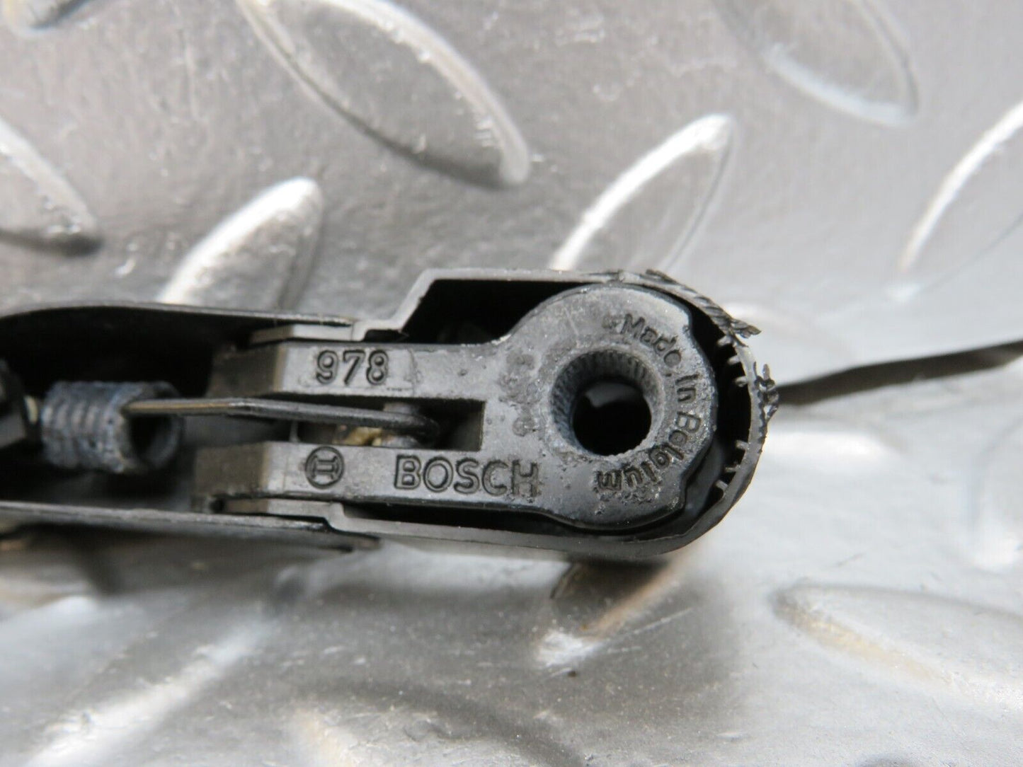 25009 Mercedes-Benz W140 S320 Headlight Wiper Arm Right Bosch