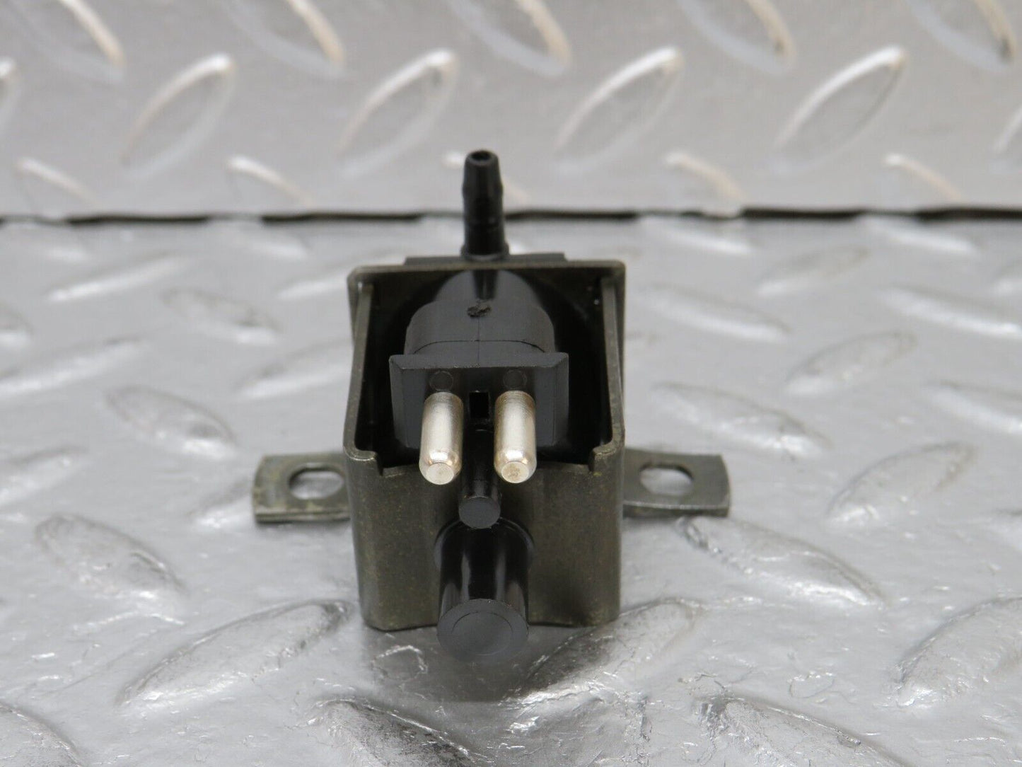 0582 Mercedes-Benz W123 230E Pierburg Vacuum Control Valve 0035450832