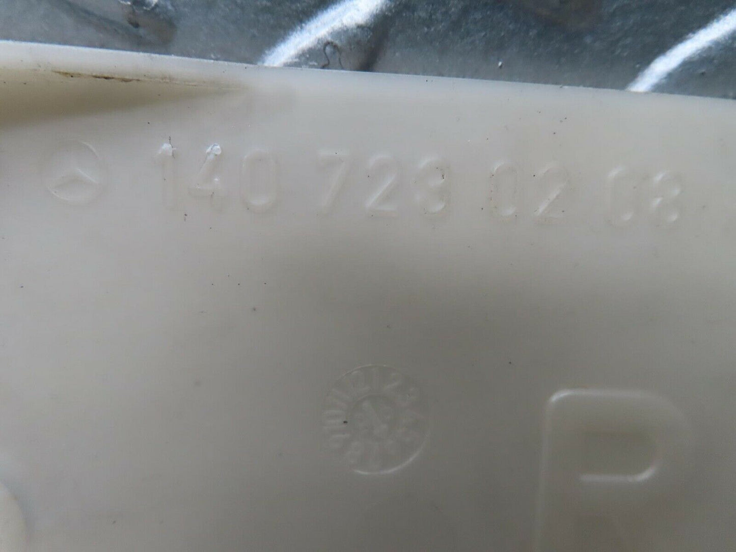 14885 Mercedes-Benz W140 S320 Door Lock Mechanism Cover 1407230108
