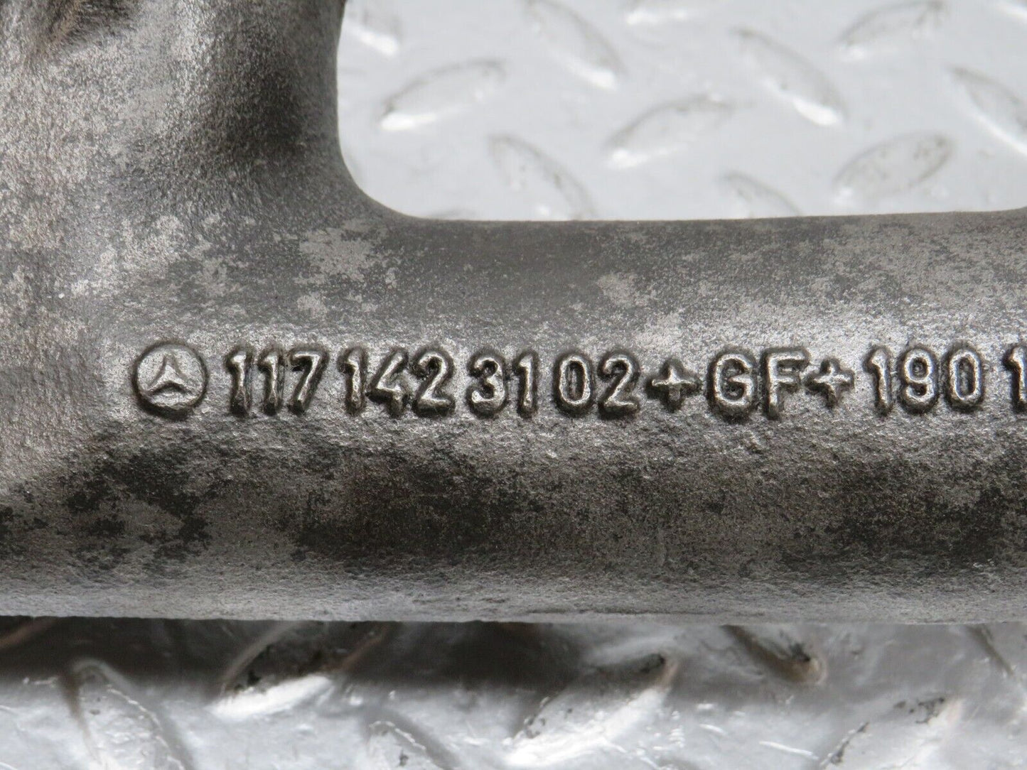 33113 Mercedes-Benz W126 420 V8 Exhaust Manifold Left 1171422602 1171423102