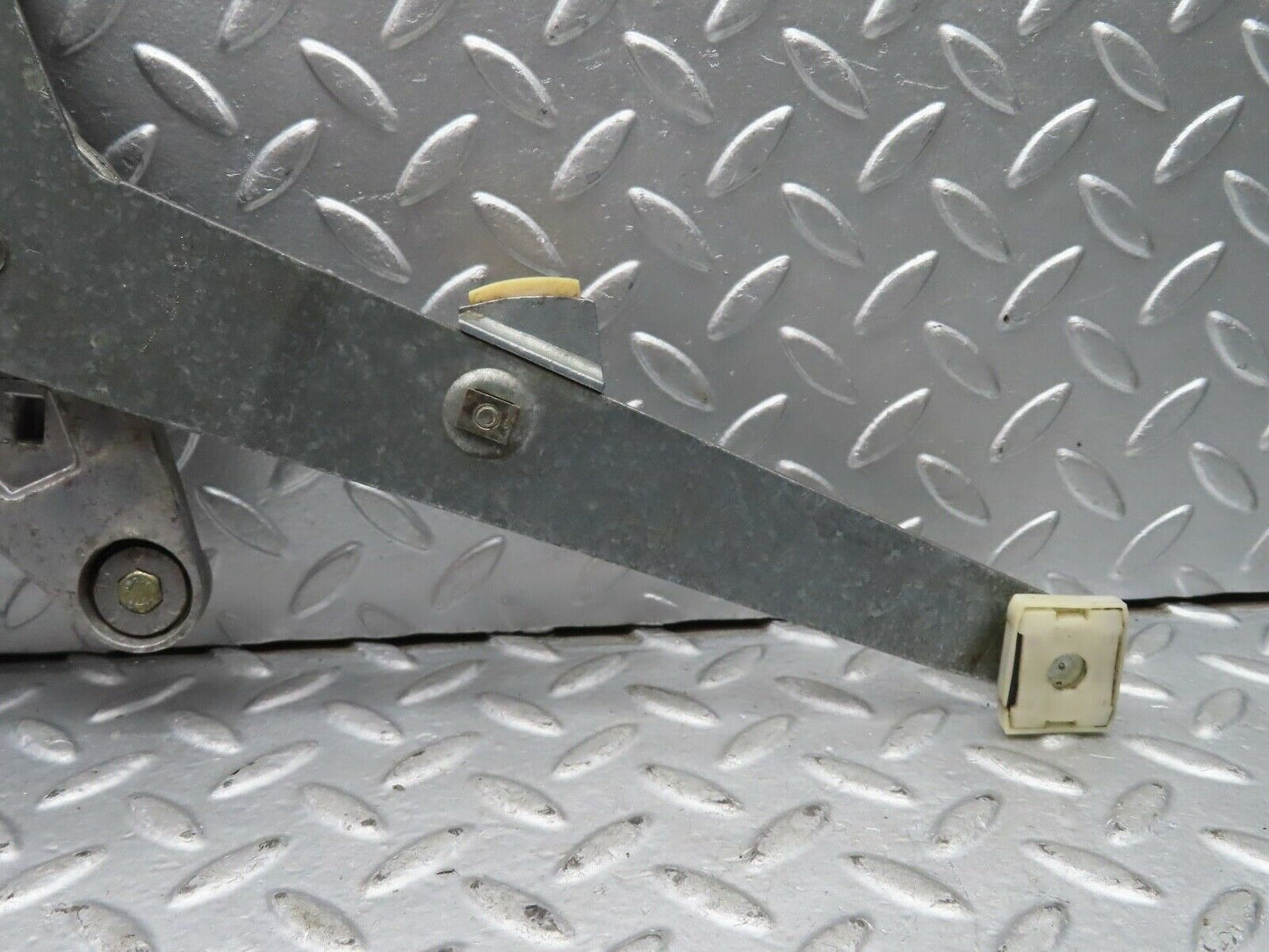 21437 Mercedes-Benz W126 300SE Rear Left Door Window Regulator 1267350111