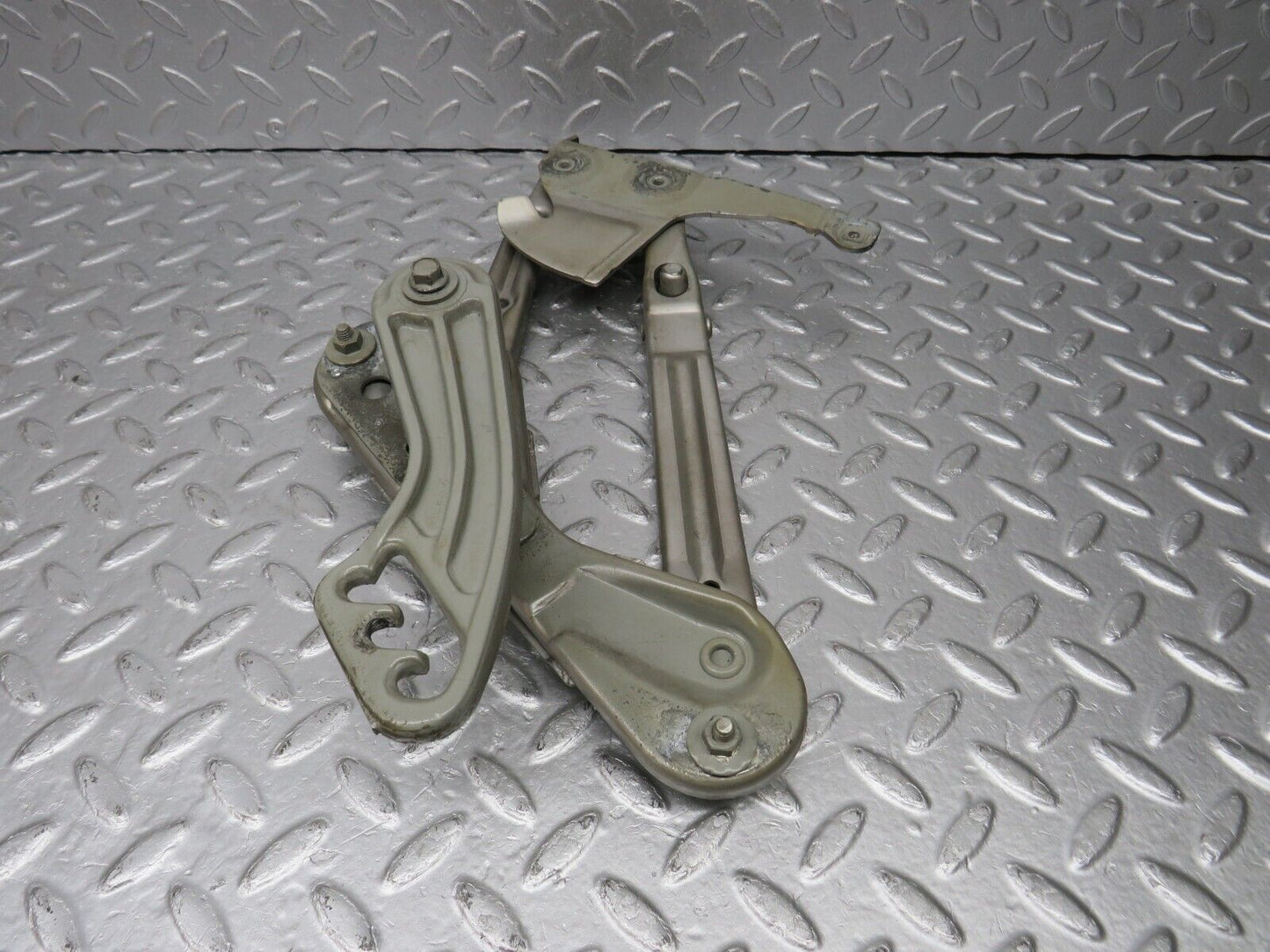 39450 Mercedes-Benz R129 320SL Coupe Bonnet Hinge Right Side 1298800228 1298870274
