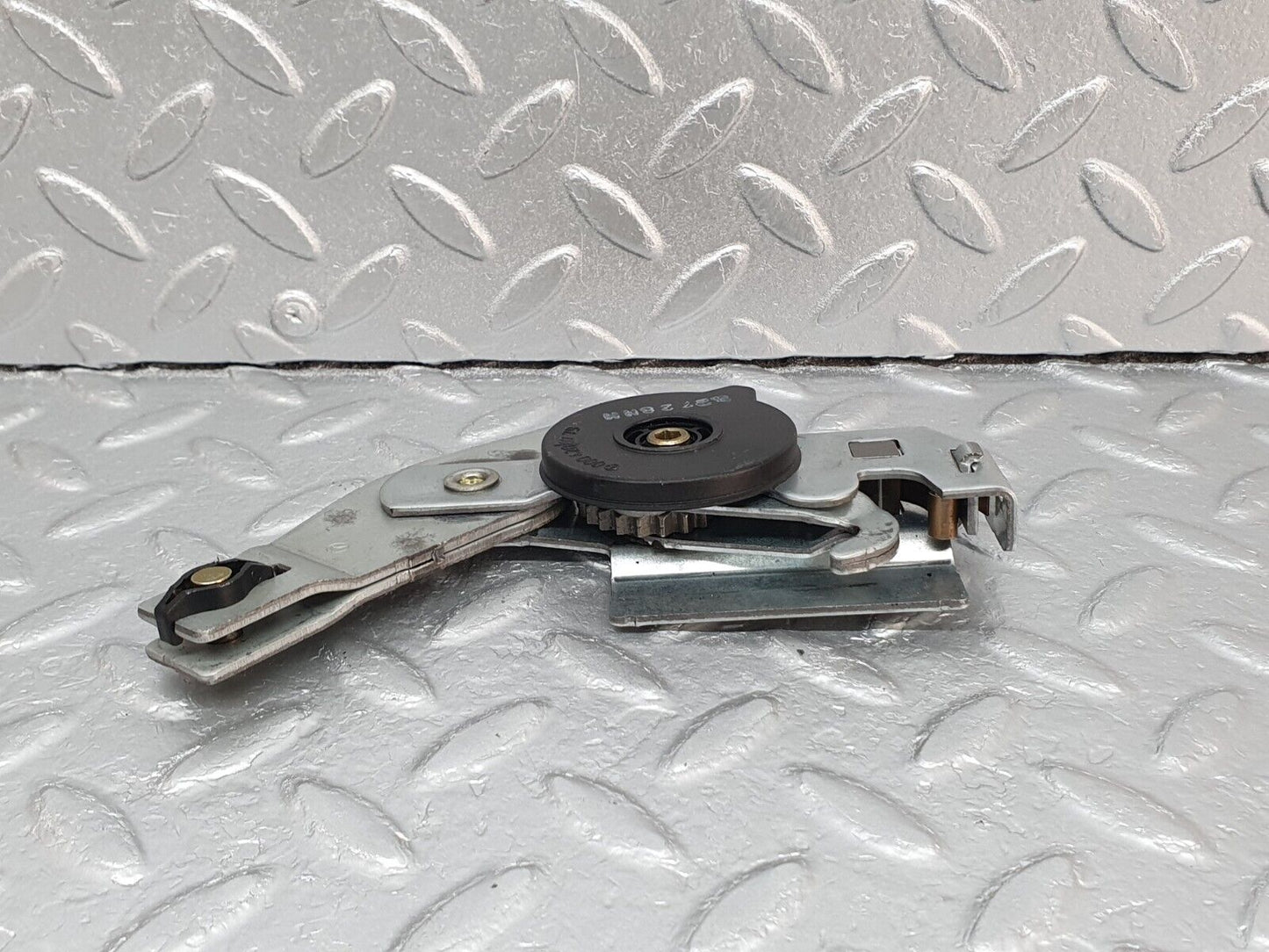 41741 Mercedes-Benz W202 C200 Handbrake Adjusting Handbrake Regulator 0004200779