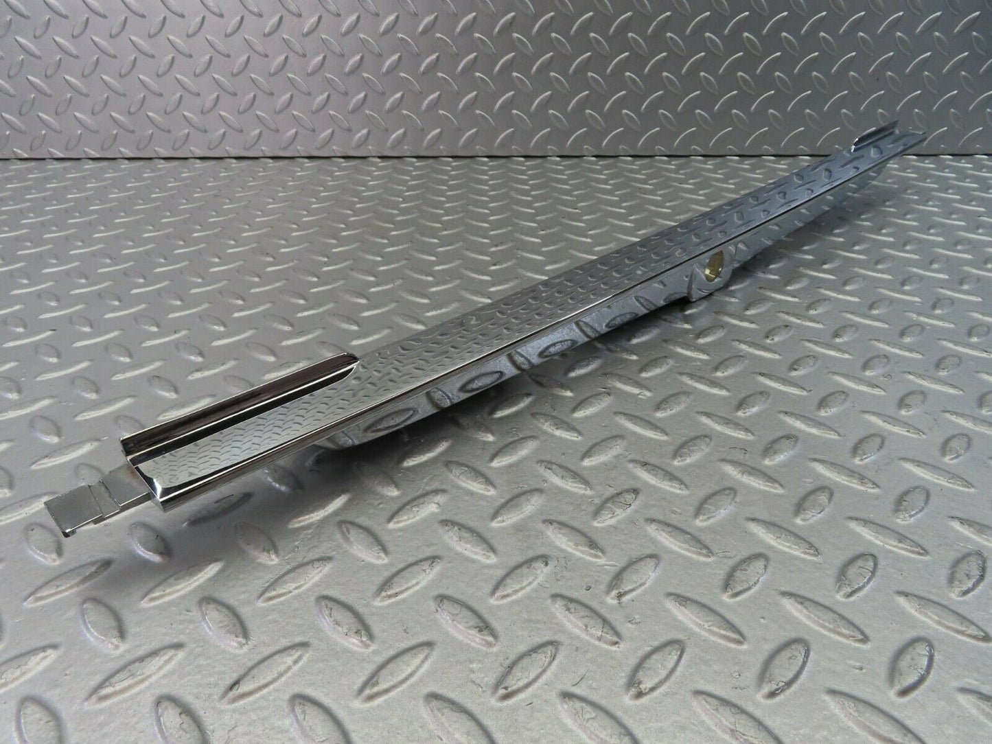 10299 Mercedes-Benz W116 number Plate Light Holder Chrome Moulding 1166900580