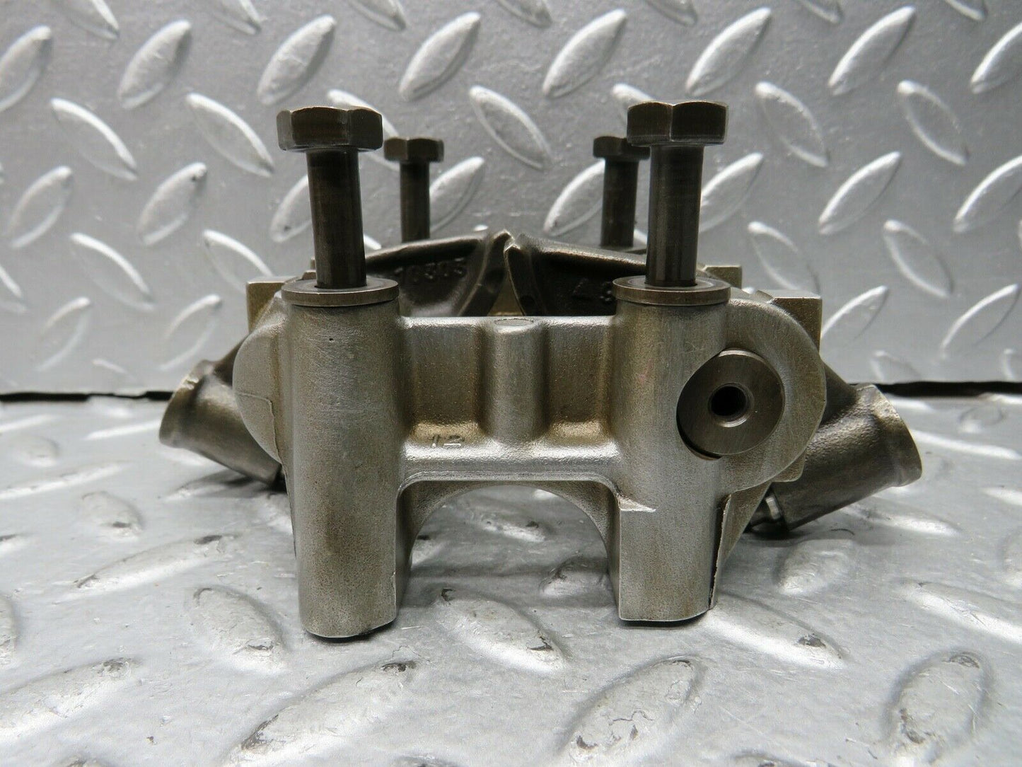 21740 Mercedes-Benz W126 300SE Rocker Arms Camshaft Bearing Block 1030510610