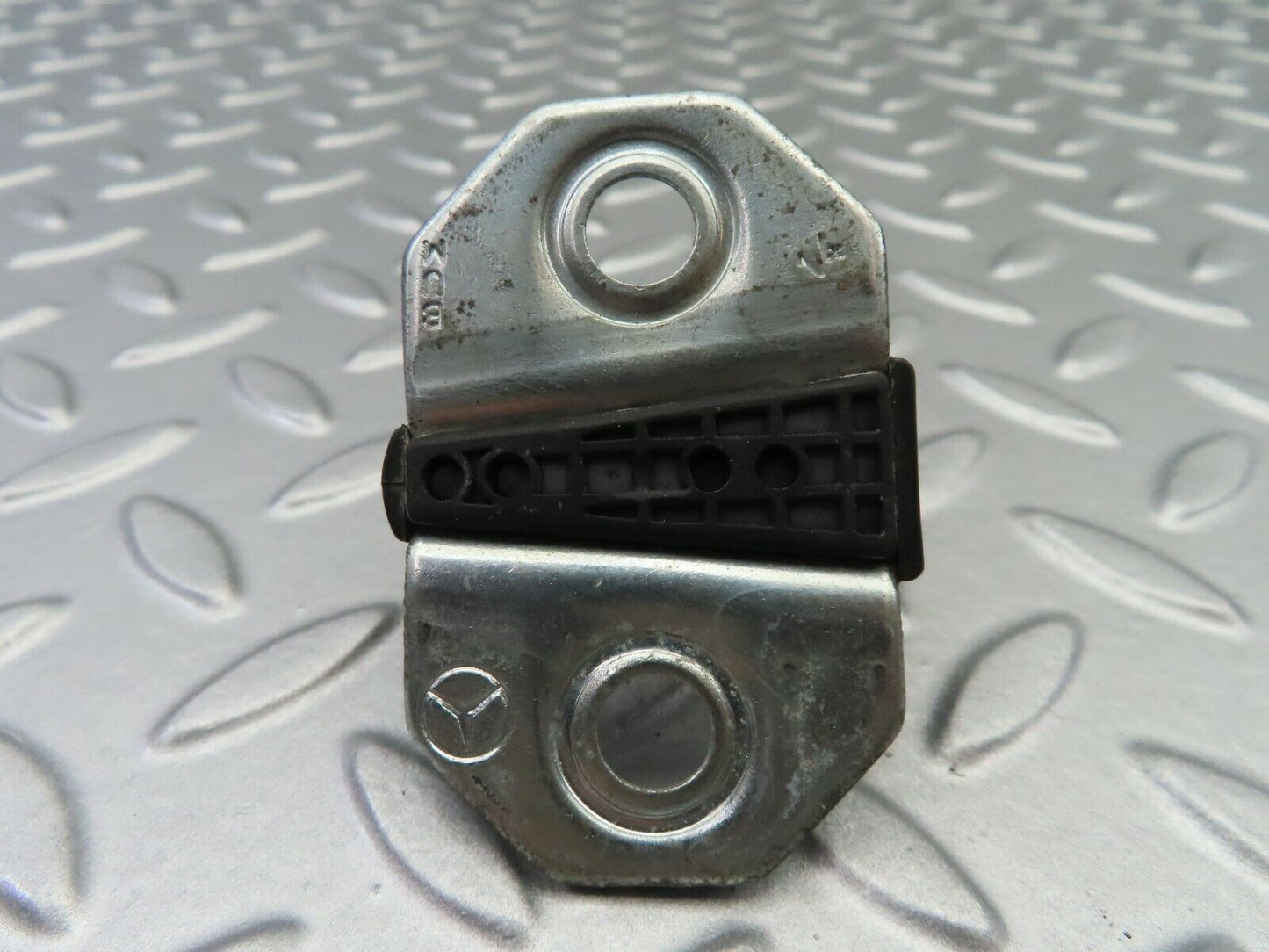 6760 Mercedes-Benz S124 E220 Wagon Door Lock Latch