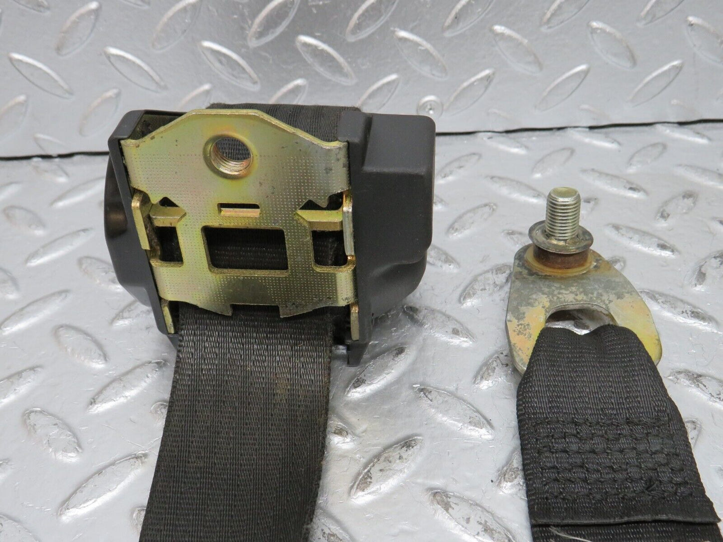 32088 Mercedes-Benz W123 230E Front Right Seat Belt & Buckle 1238602686