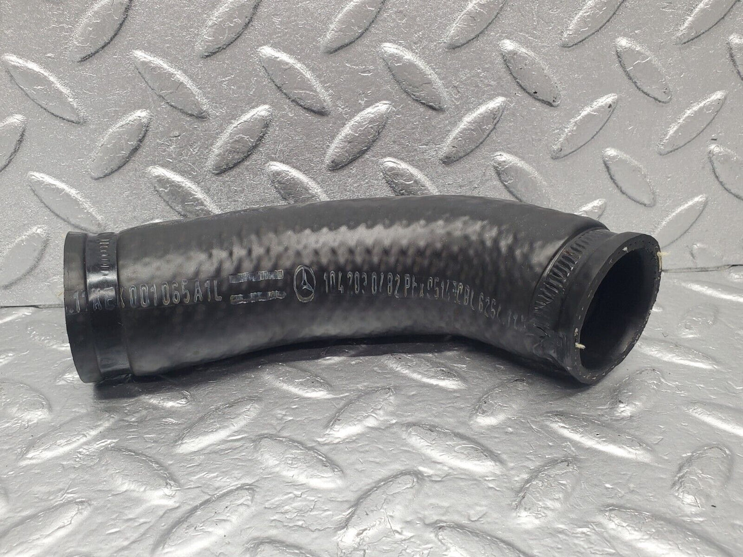 46190 Mercedes-Benz W124 280E Radiator Hose Pipe 1042030482