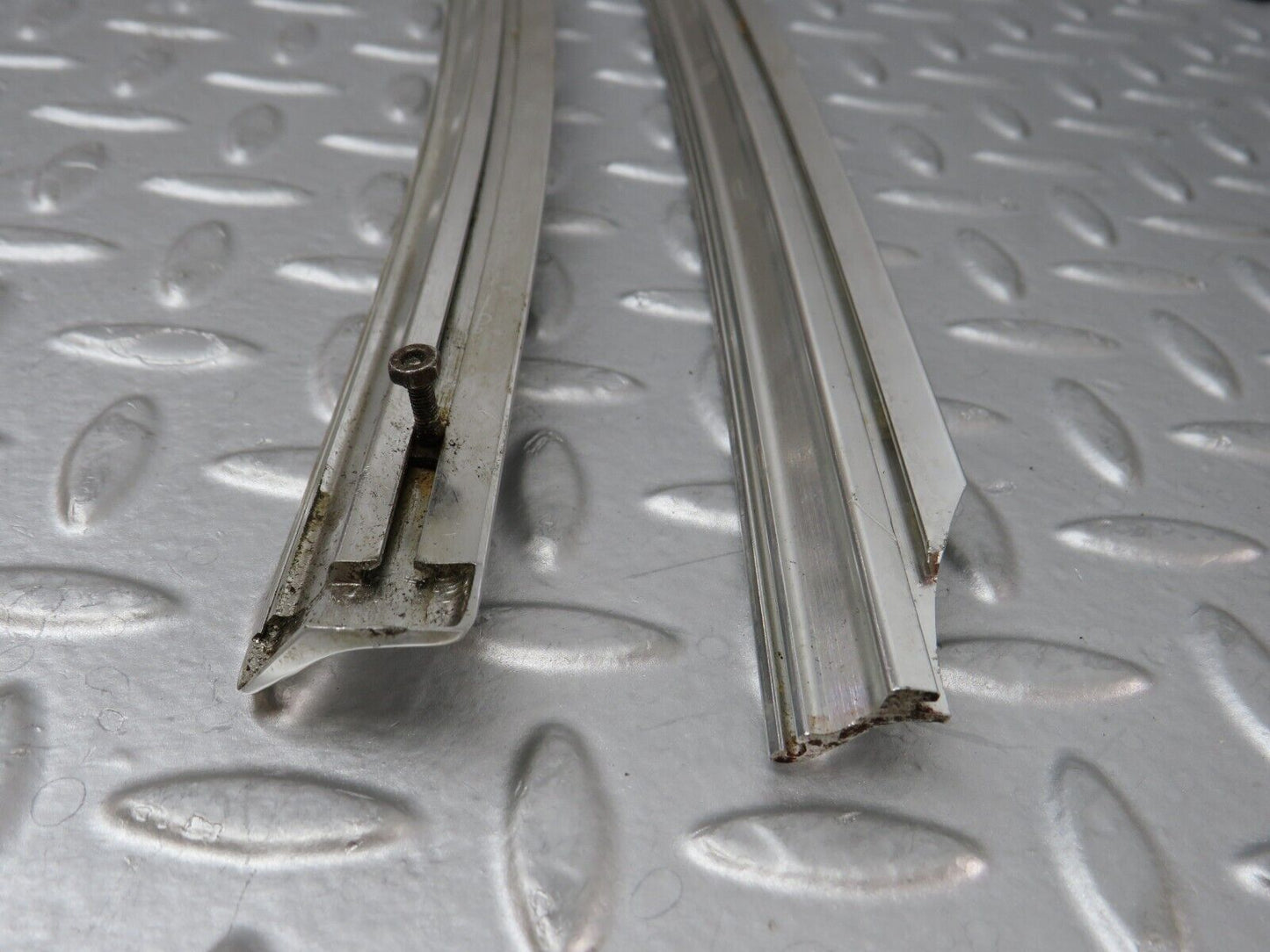 35626 Mercedes-Benz R107 280SL Coupe Soft Top Cover Chrome Trim