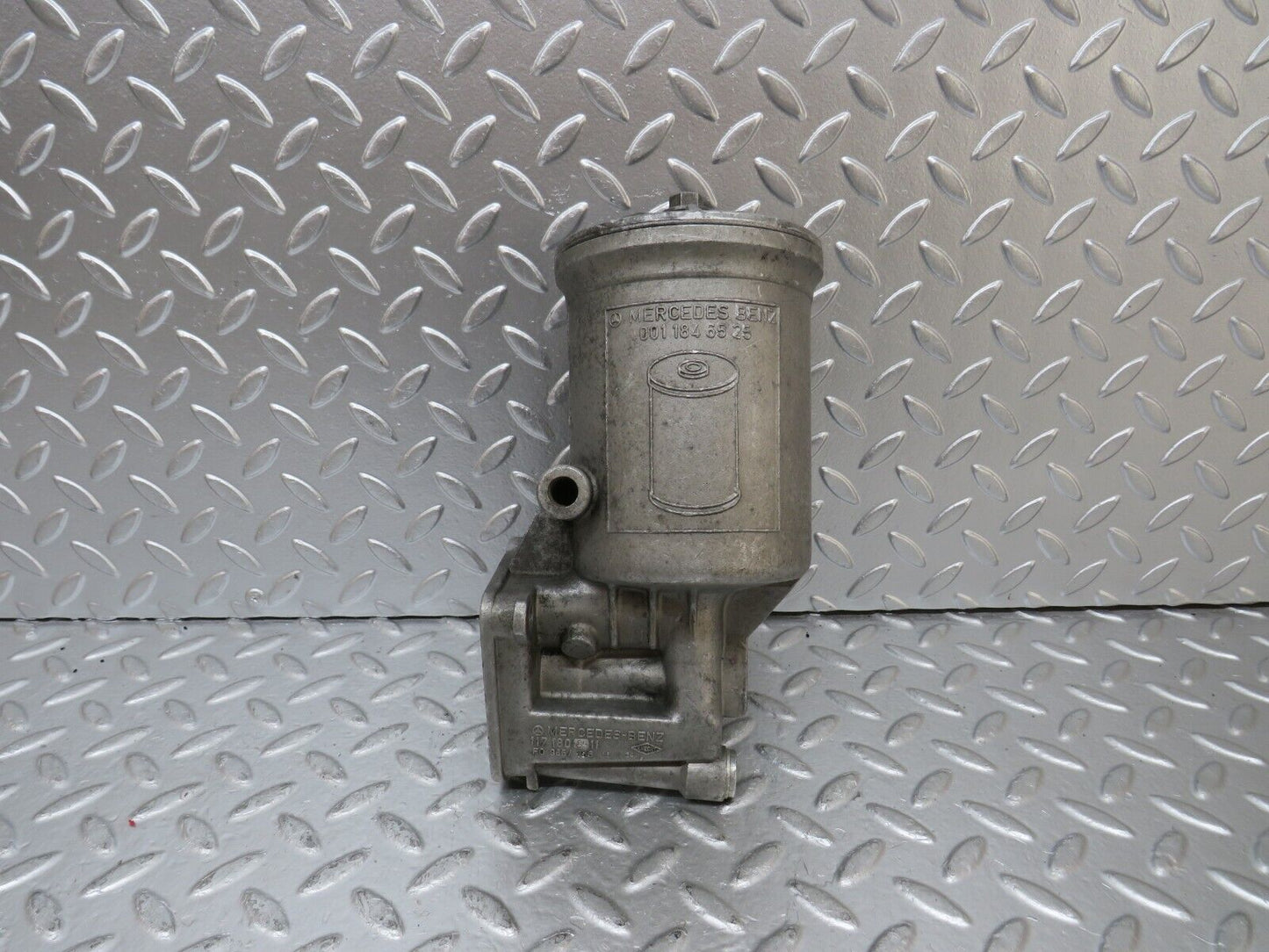 25092 Mercedes-Benz W126 Oil Filter Housing 1171802811