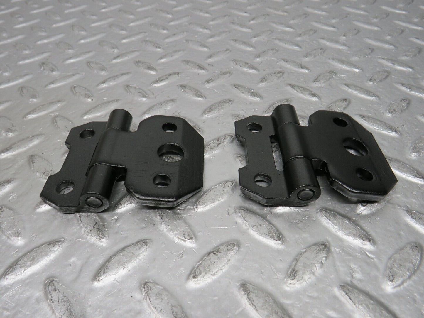 30864 Mercedes-Benz W201 190E 2.0L Left Door Hinge Pair