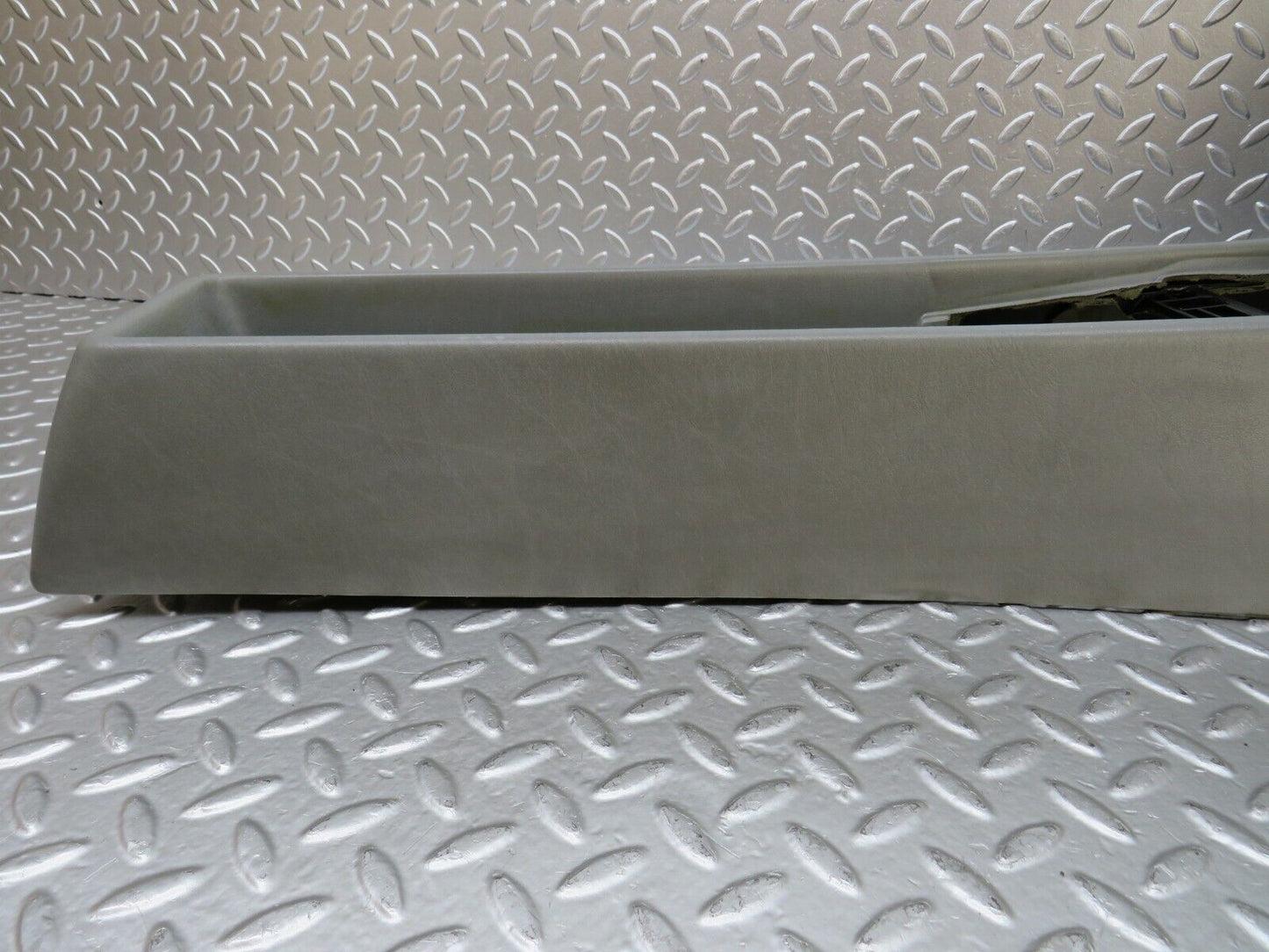 25884 Mercedes-Benz W124 280E Centre Console Grey