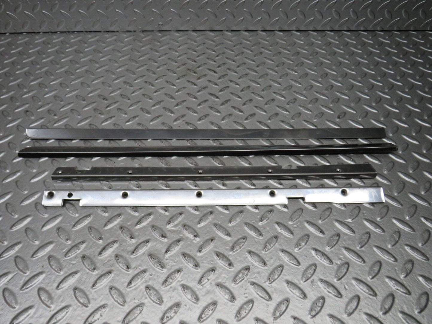 27733 Mercedes-Benz S124 300TE Wagon Sunroof Chrome Trim Set