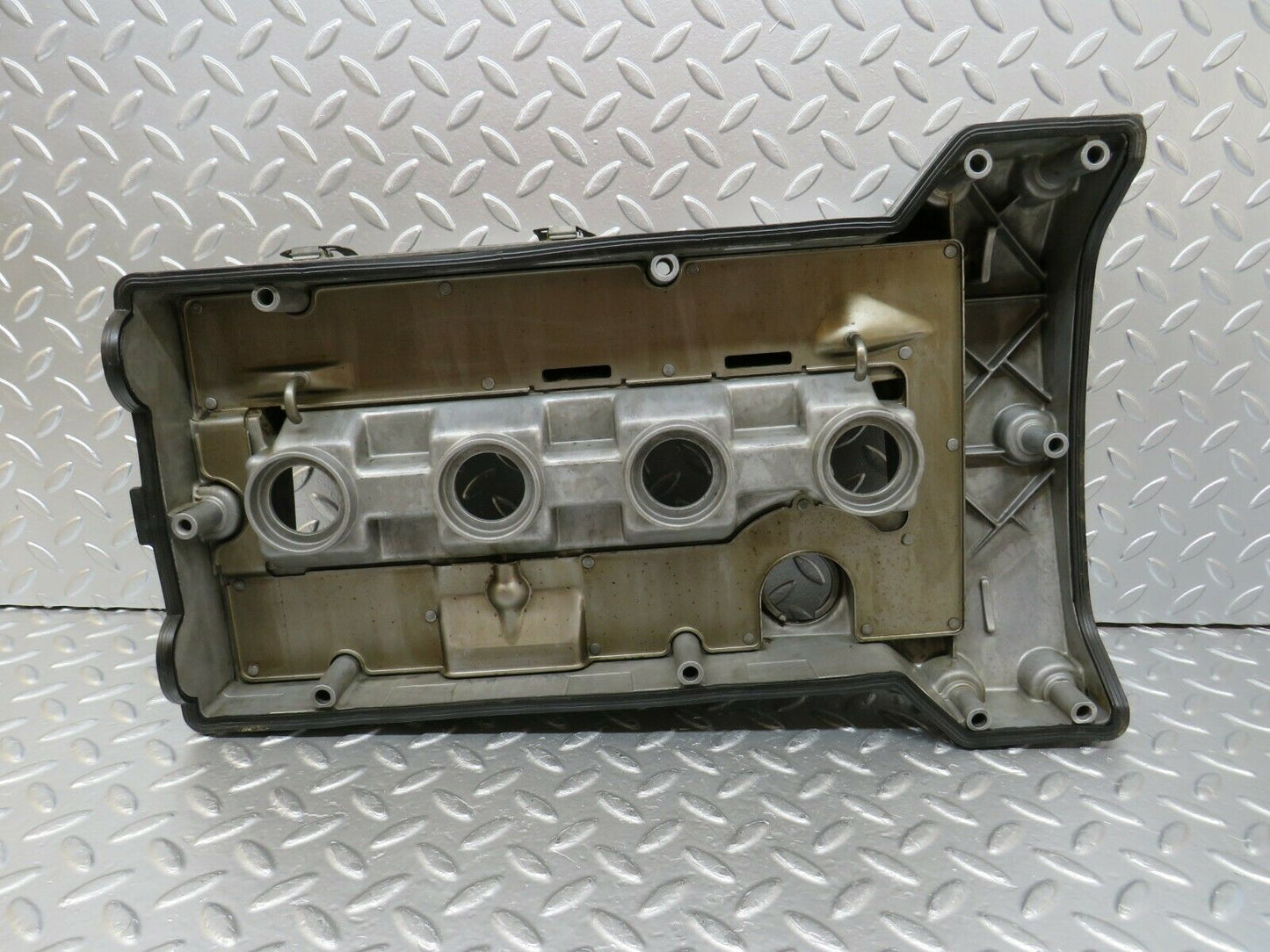 24389 Mercedes-Benz S124 220TE Wagon Cylinder Head Valve Cover 1110100330