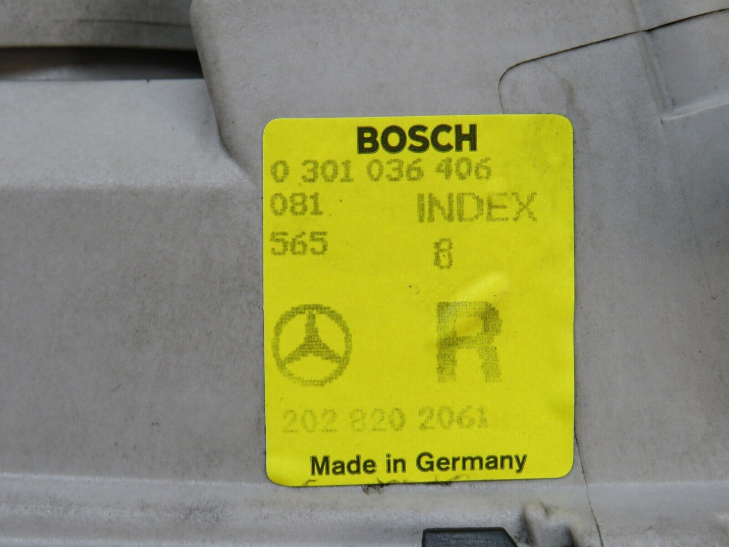 33224 Mercedes-Benz W202 C180 Headlight Bosch Right Side 0301036406 1305230153