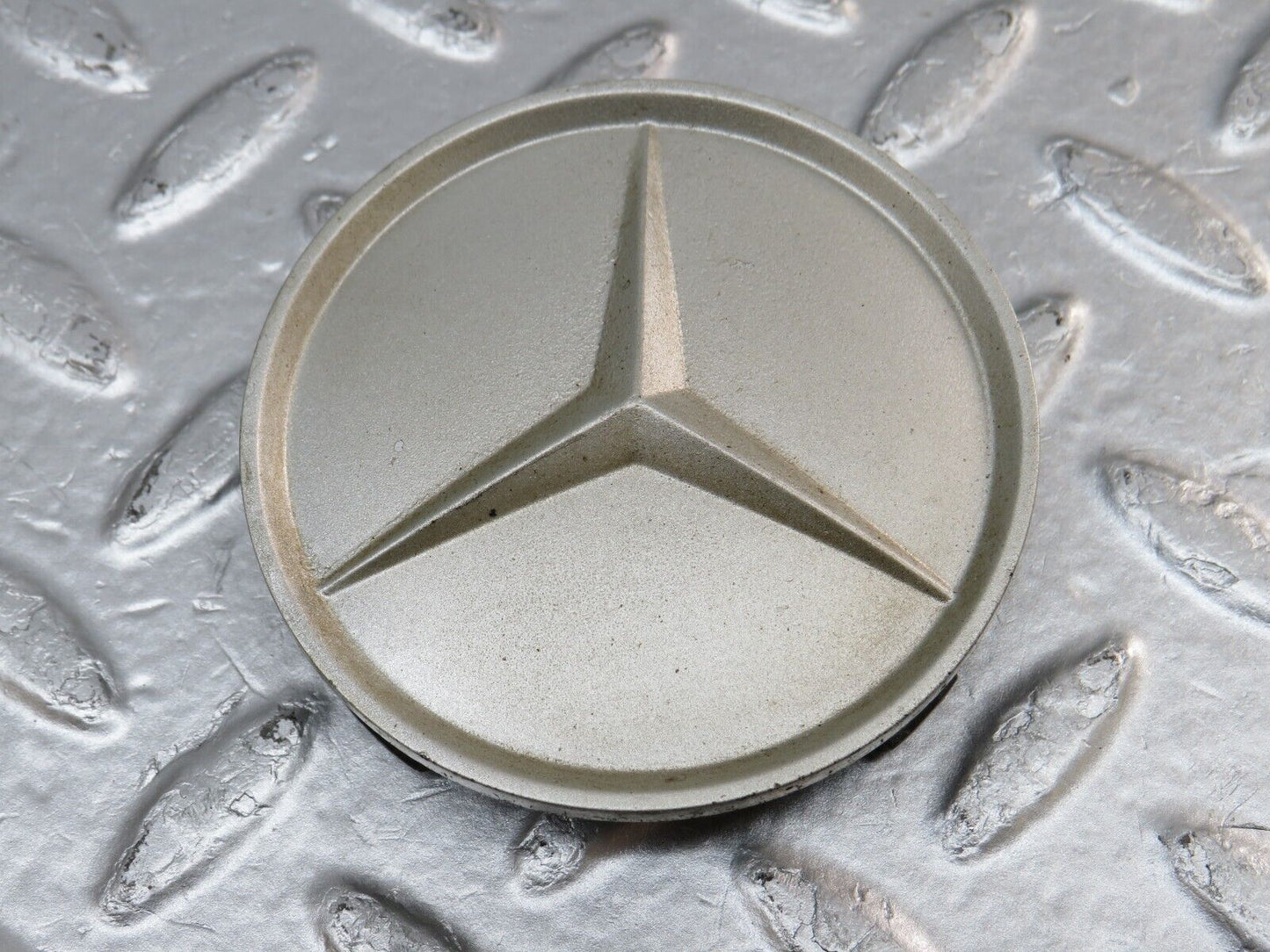 34196 Mercedes-Benz W124 260E Wheel Hub Cap Set