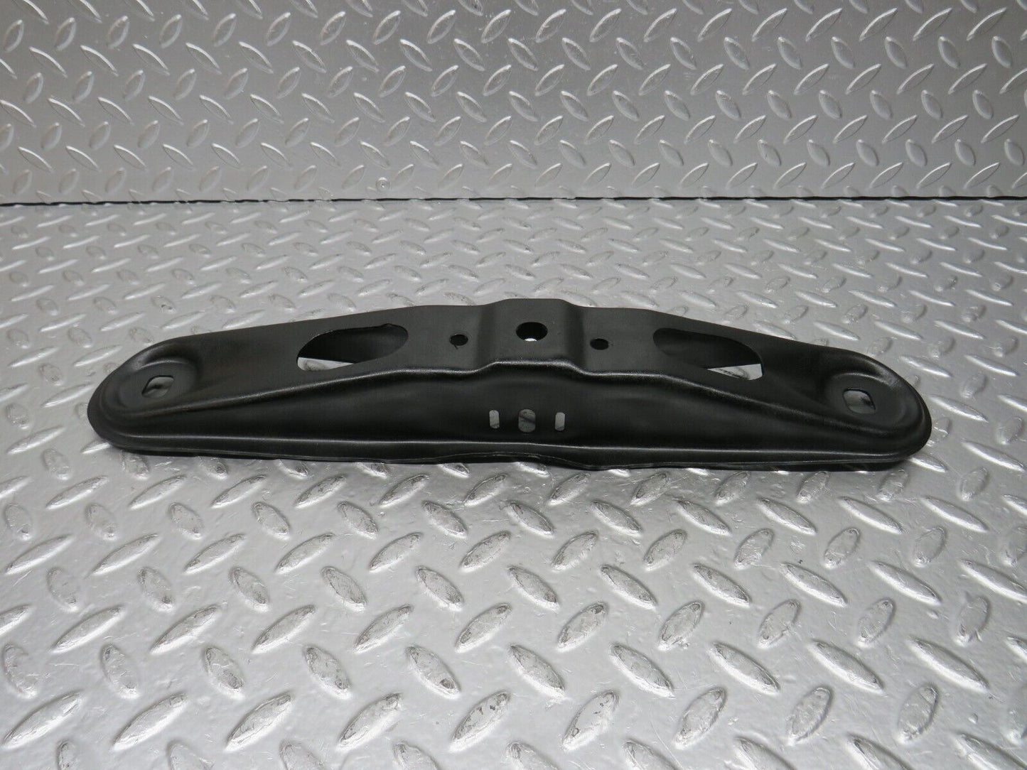 31121 Mercedes-Benz W123 200D Gearbox Mount Bracket