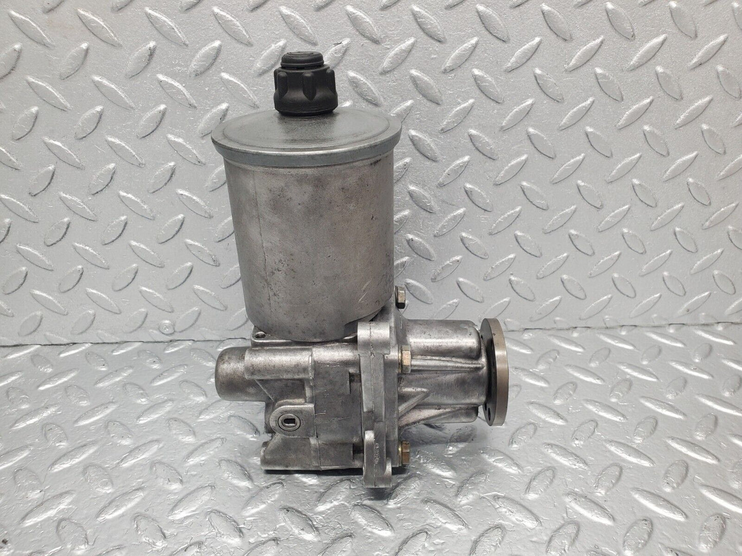 46157 Mercedes-Benz W124 280E Power Steering Pump 2104662001