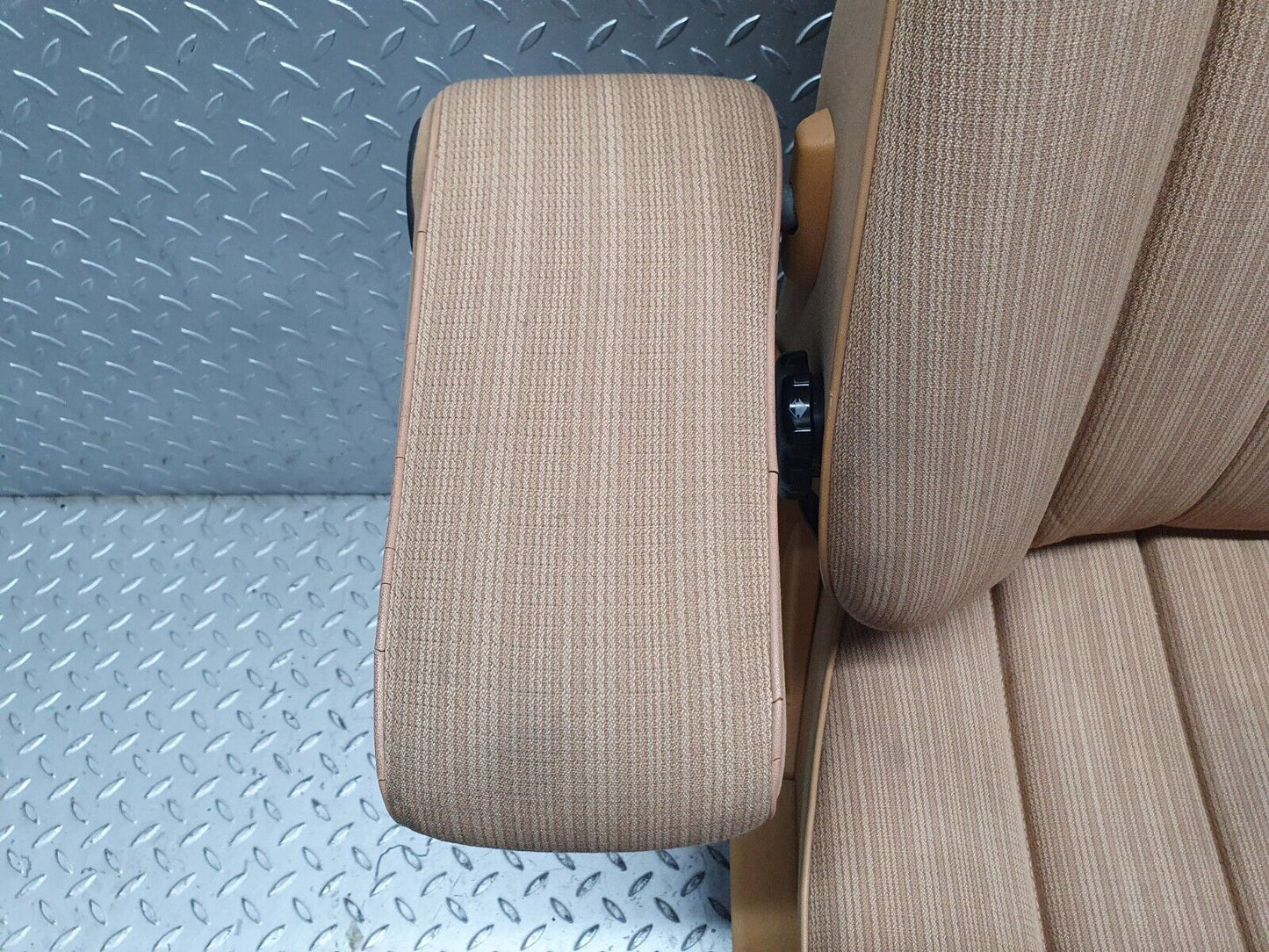 41375 Mercedes-Benz W124 200E Front Left Passenger Side Seat Palomino 1249101050