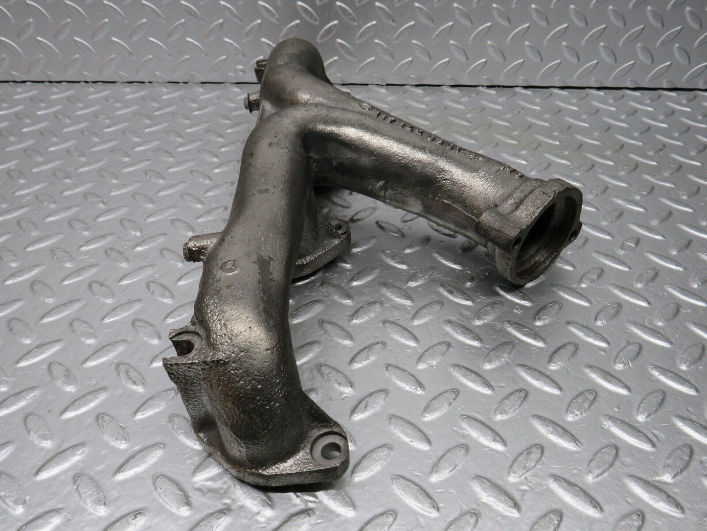 32962 Mercedes-Benz C107 R107 450 V8 Exhaust Manifold Right Side 1171420301