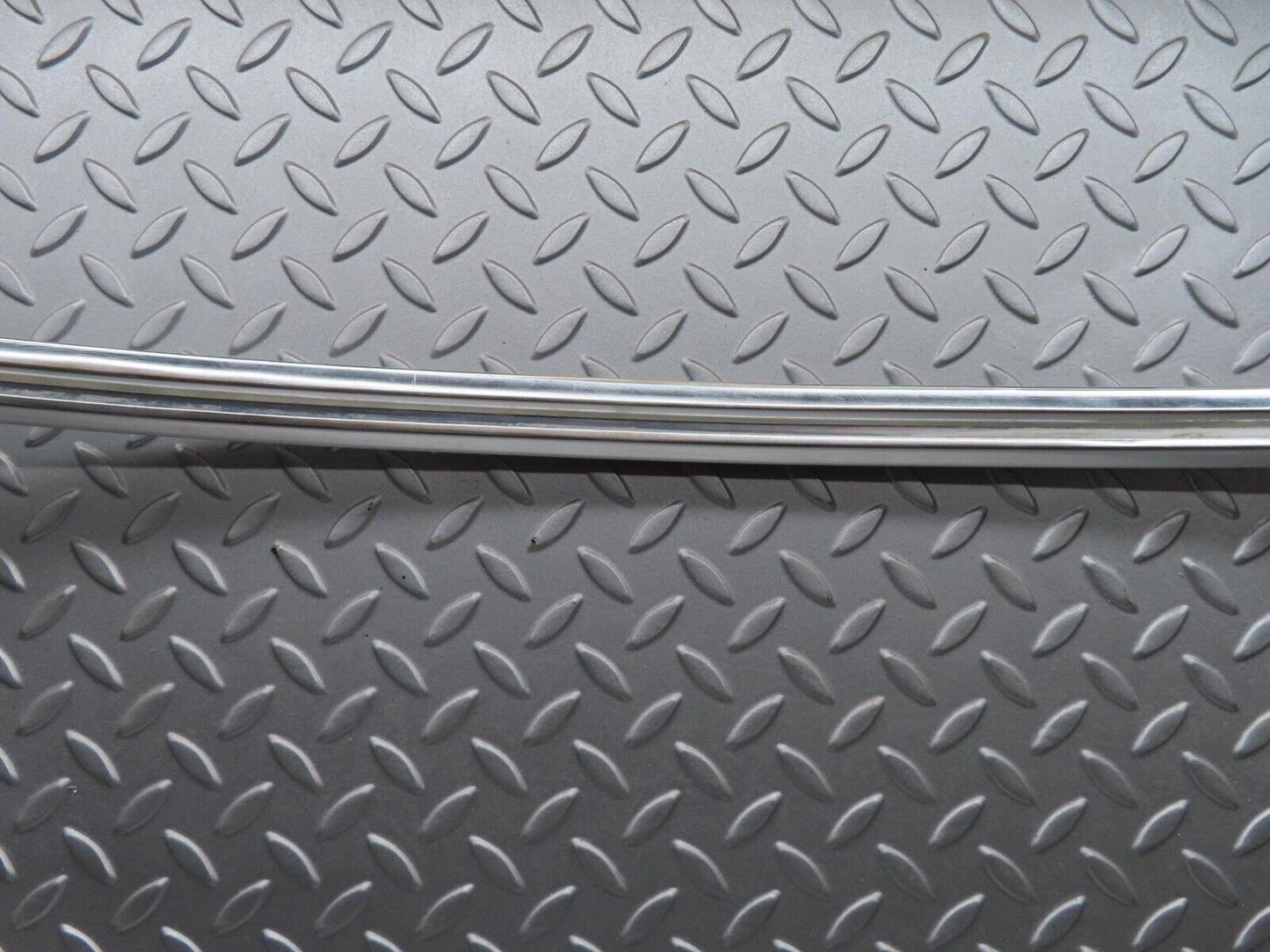 14092 Mercedes-Benz C107 280SLC Rear Windscreen Chrome Frame