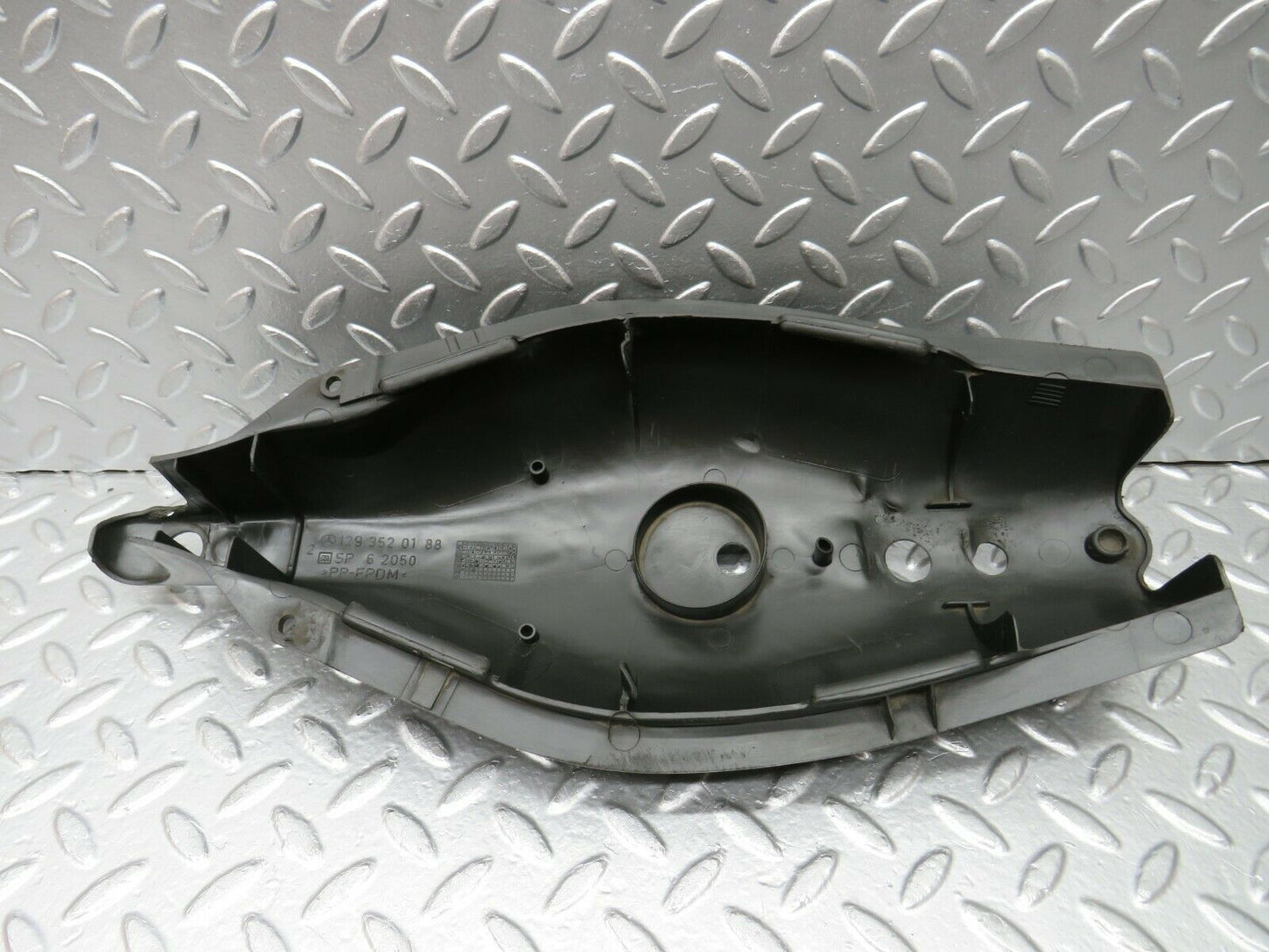 22427 Mercedes-Benz C124 E220 Coupe Rear Control Arm Cover  1293520188