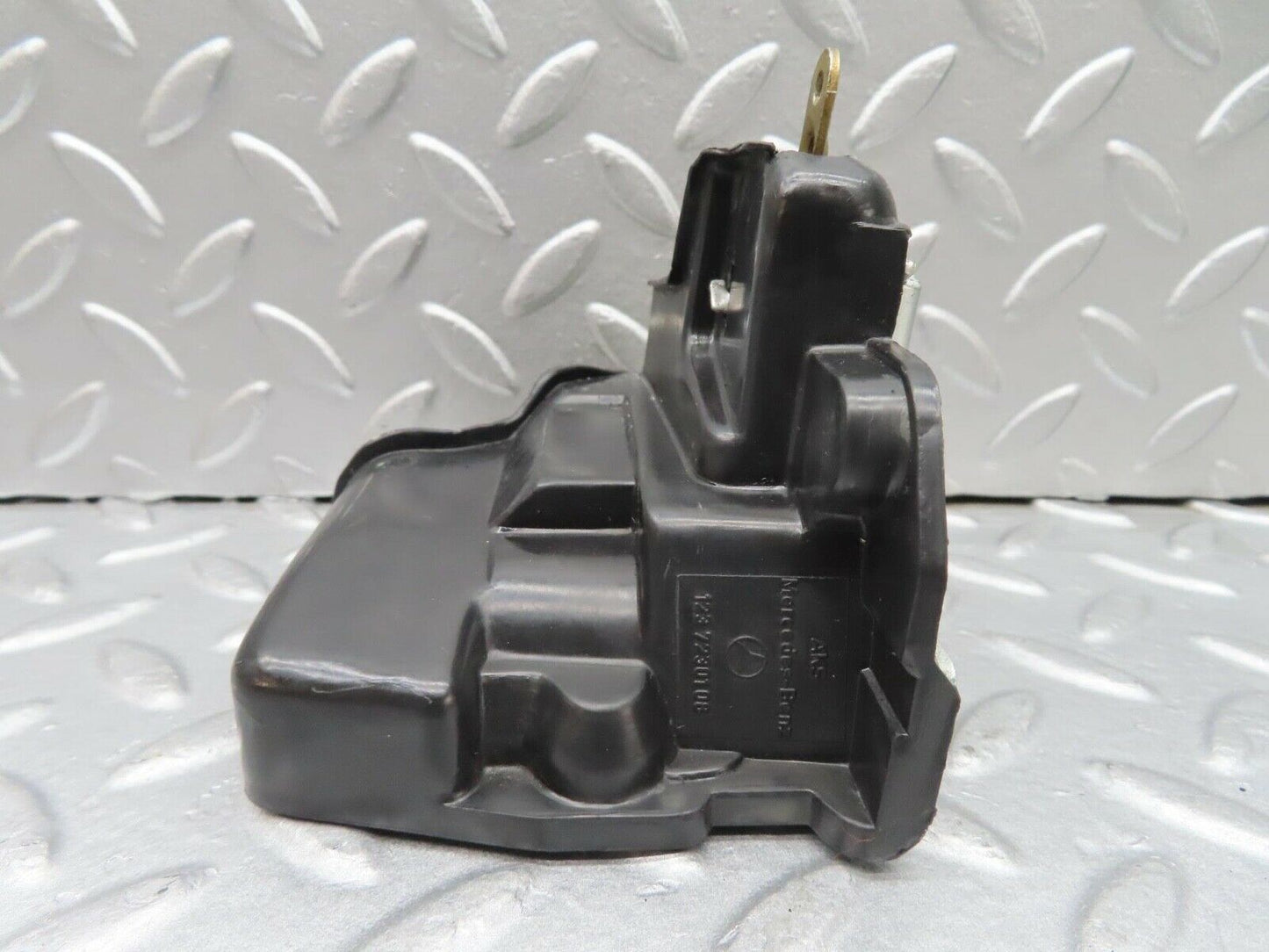 16052 Mercedes-Benz W123 280E Front Left Door Lock Mechanism 1237230108