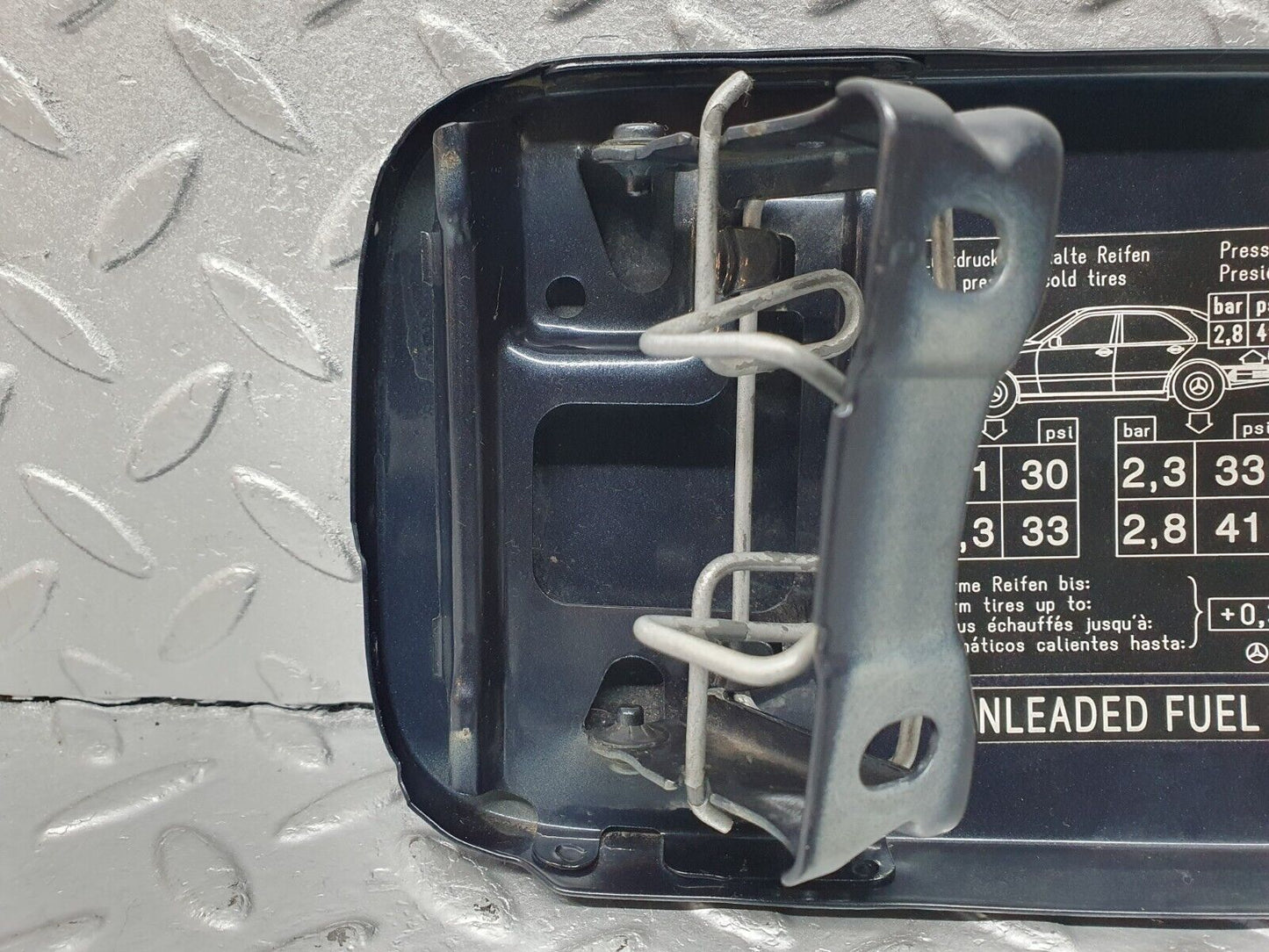 41934 Mercedes-Benz W202 C200 Fuel Tank Flap Cap 2015842939