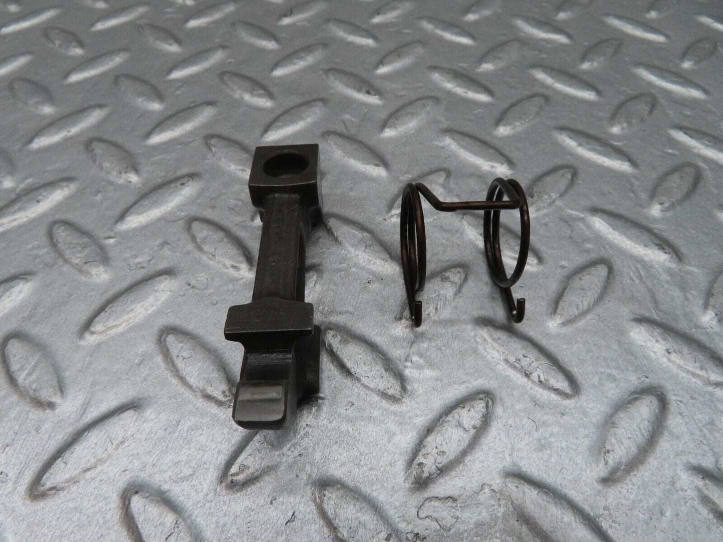12862 Mercedes-Benz W111 220SE Valve Rocker Arm With Retaining Spring