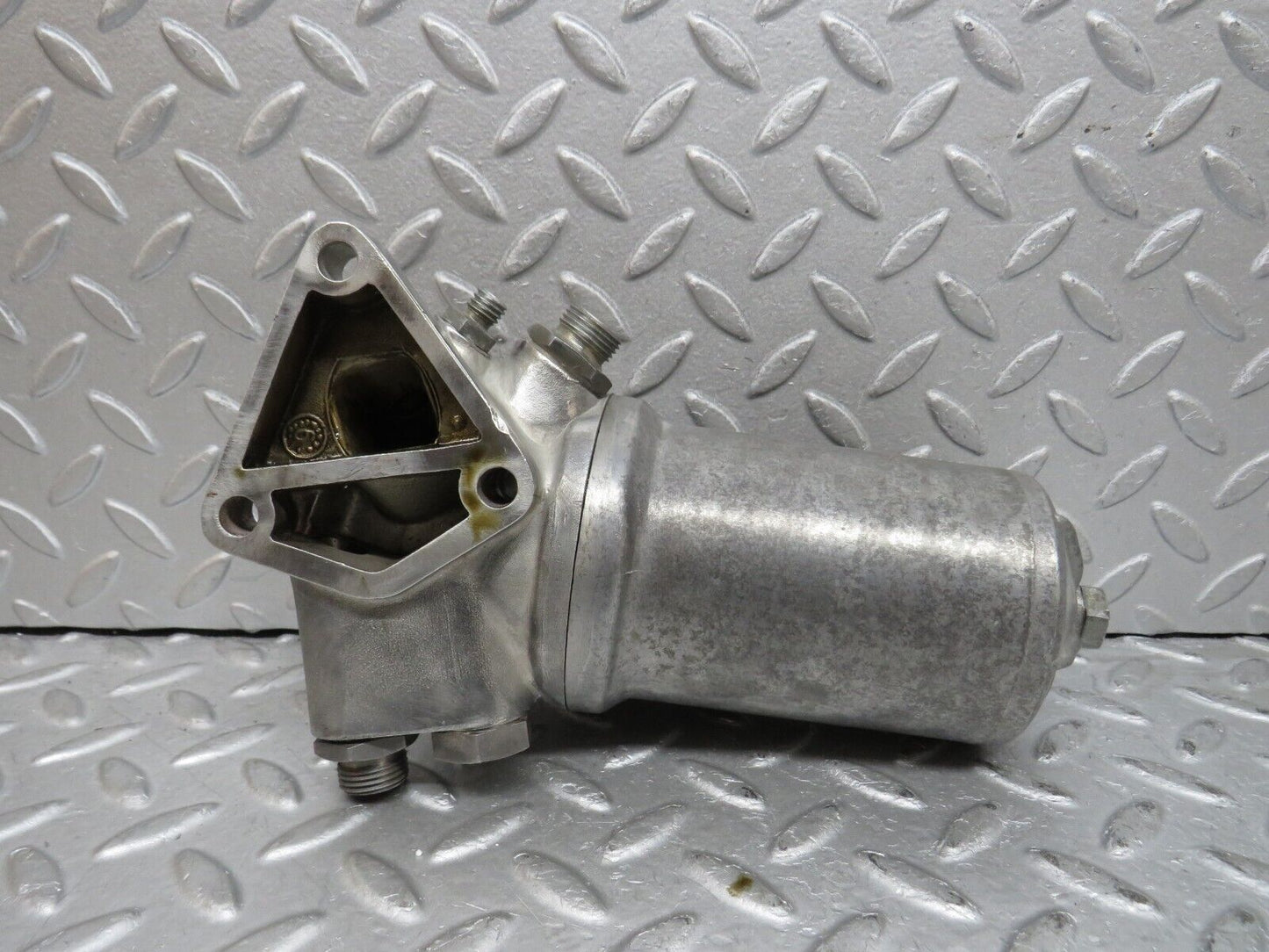 37699 Mercedes-Benz W108 280S Oil Filter Housing
