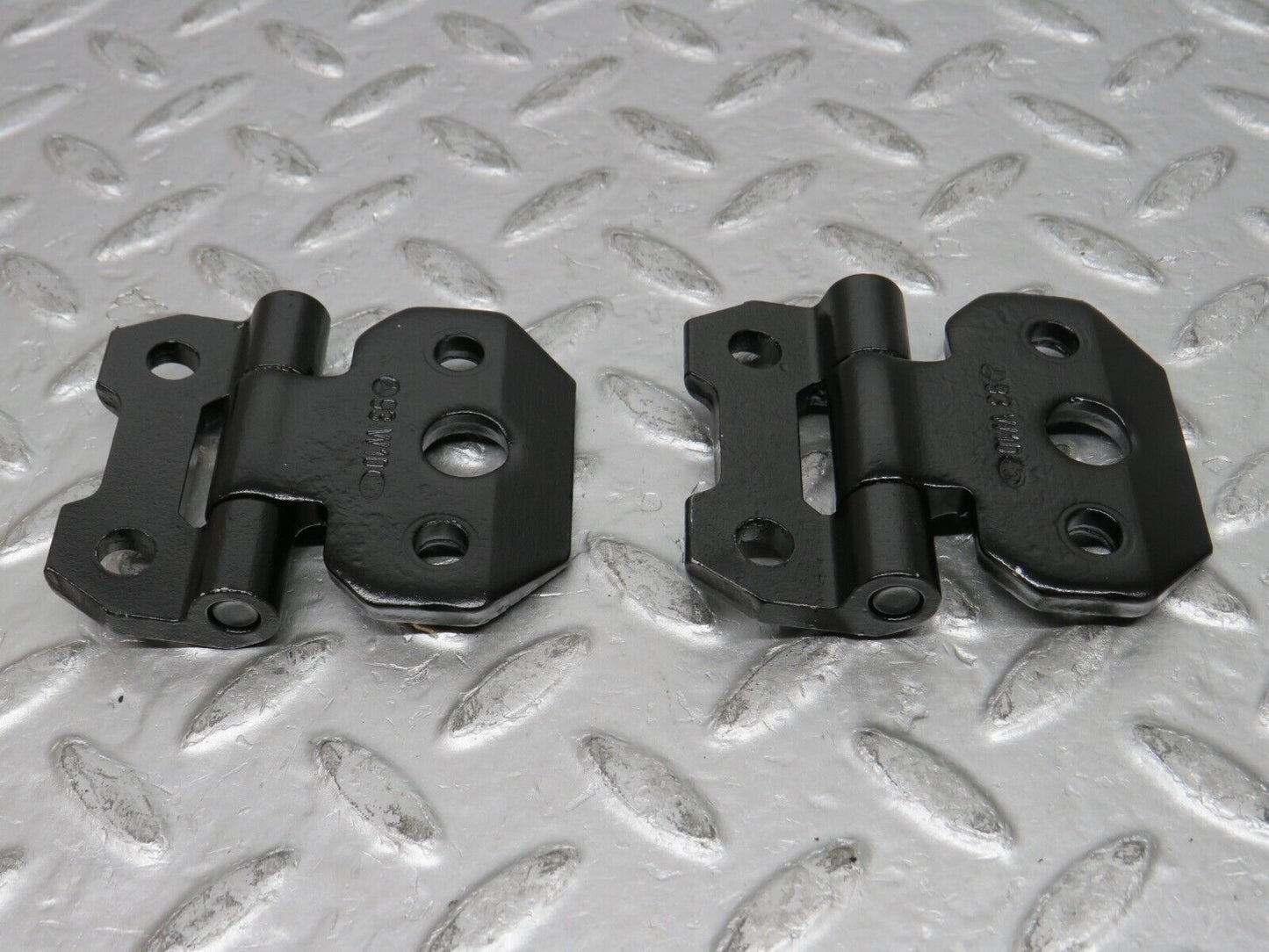 31784 Mercedes-Benz W201 190LE 1.8L Right Door Hinge Pair