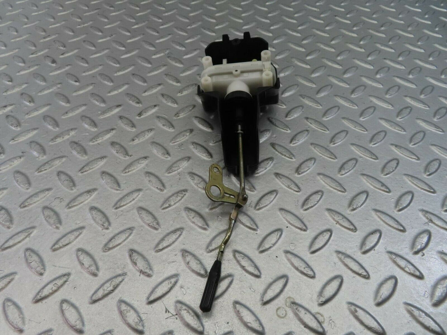 10361 Mercedes-Benz W201 190E Door Lock Vacuum Actuator Rear Right 2018050590