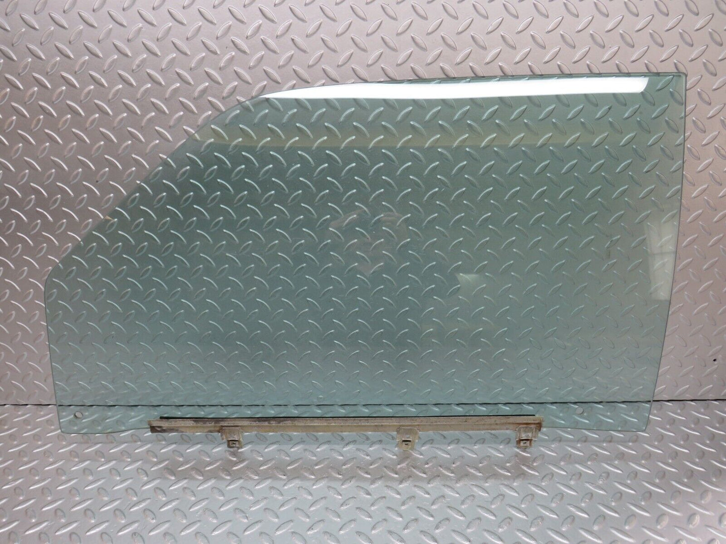 34411 Mercedes-Benz C126 380SEC Coupe Left Door Window Glass