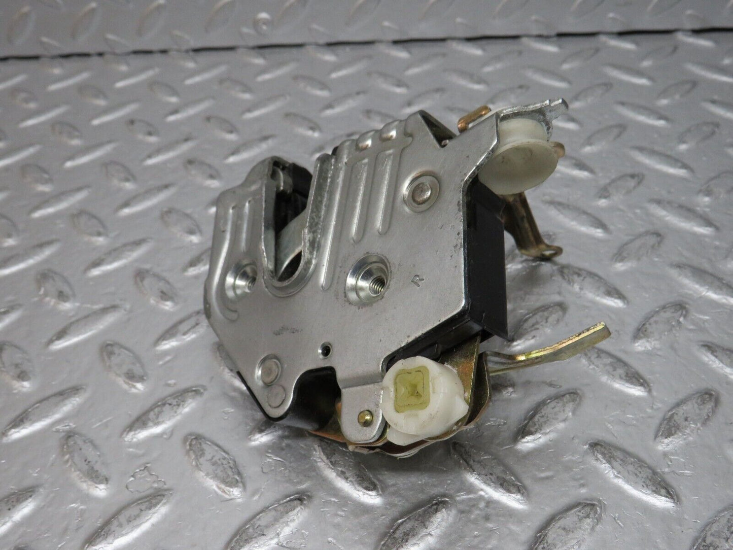 31794 Mercedes-Benz W201 190LE Front Right Door Lock Mechanism