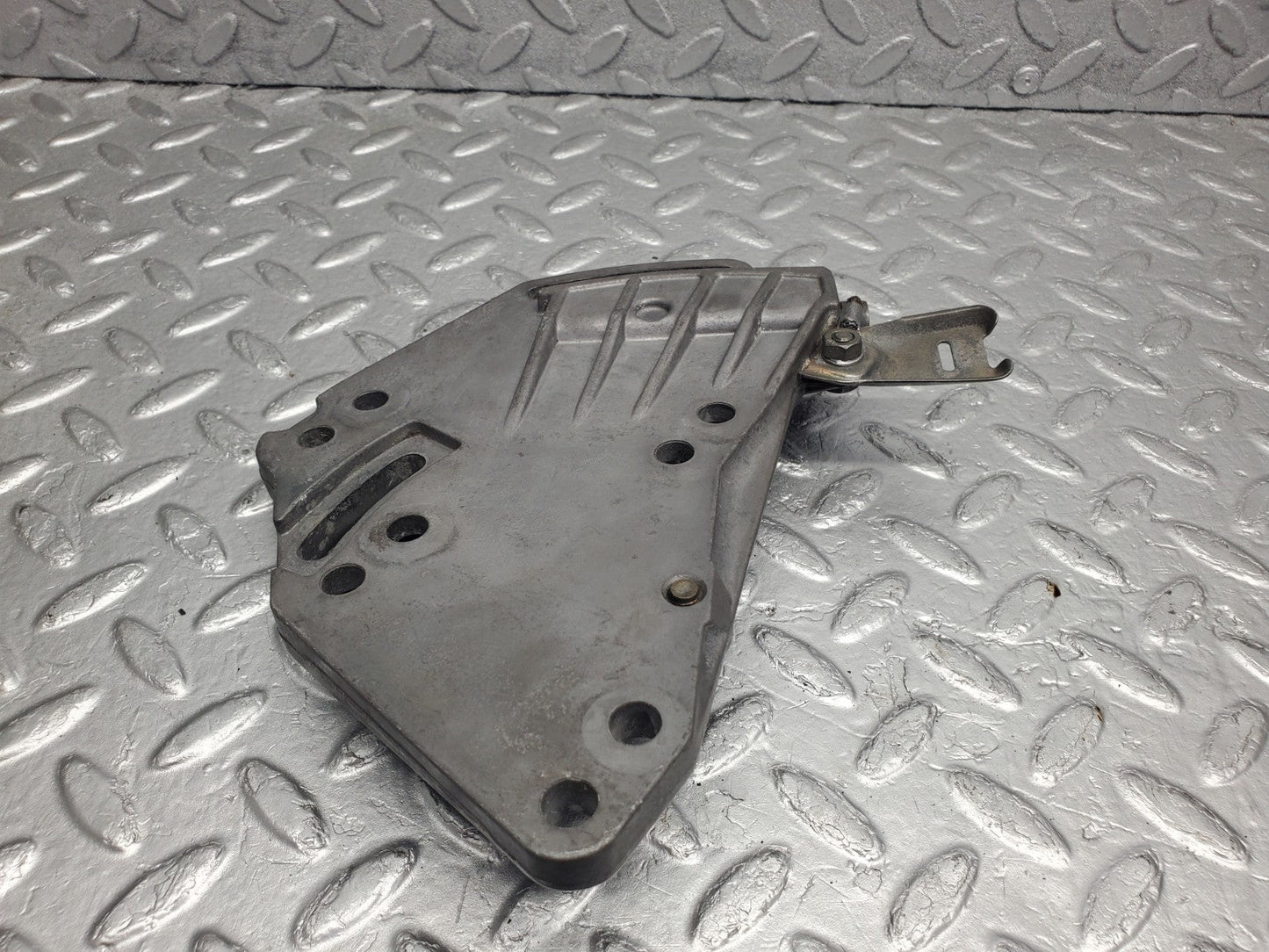 W124 Wagon power steering pump bracket used OEM