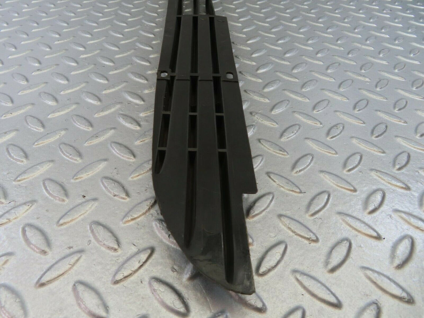 8864 Mercedes-Benz W115 Front Lower Grill Right