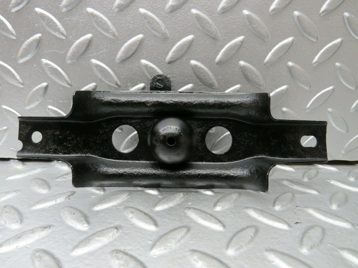 22916 Mercedes-Benz C107 450SLC Coupe Exhaust Bracket