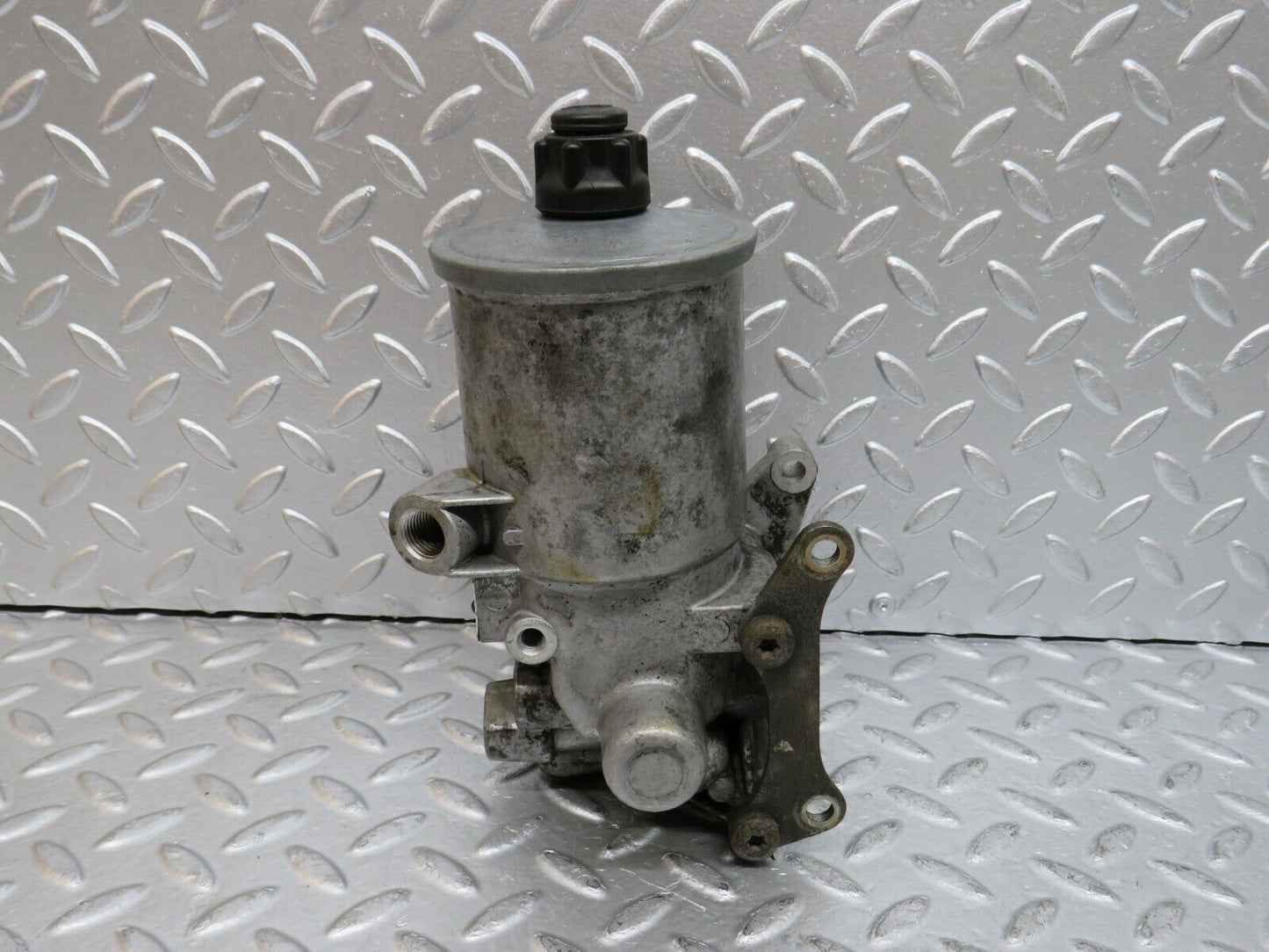 29505 Mercedes-Benz W124 230E Power Steering Pump 1244600980 7682900110