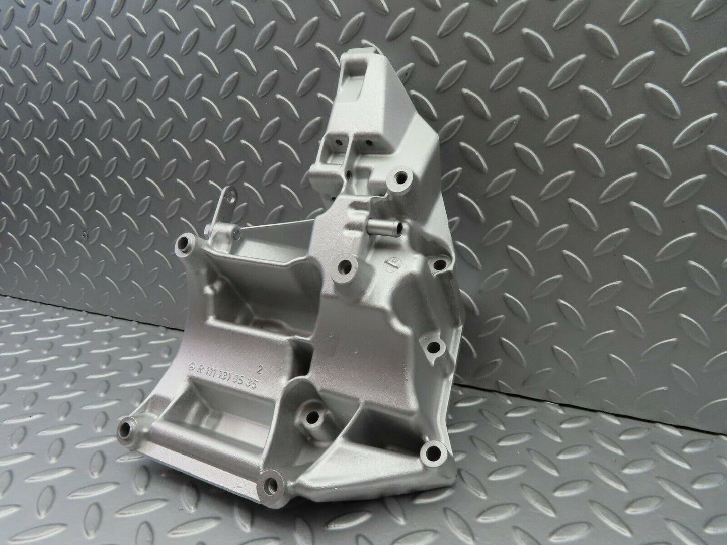 6807 Mercedes-Benz S124 E220 Wagon Power Steering Pump Bracket 1111310535