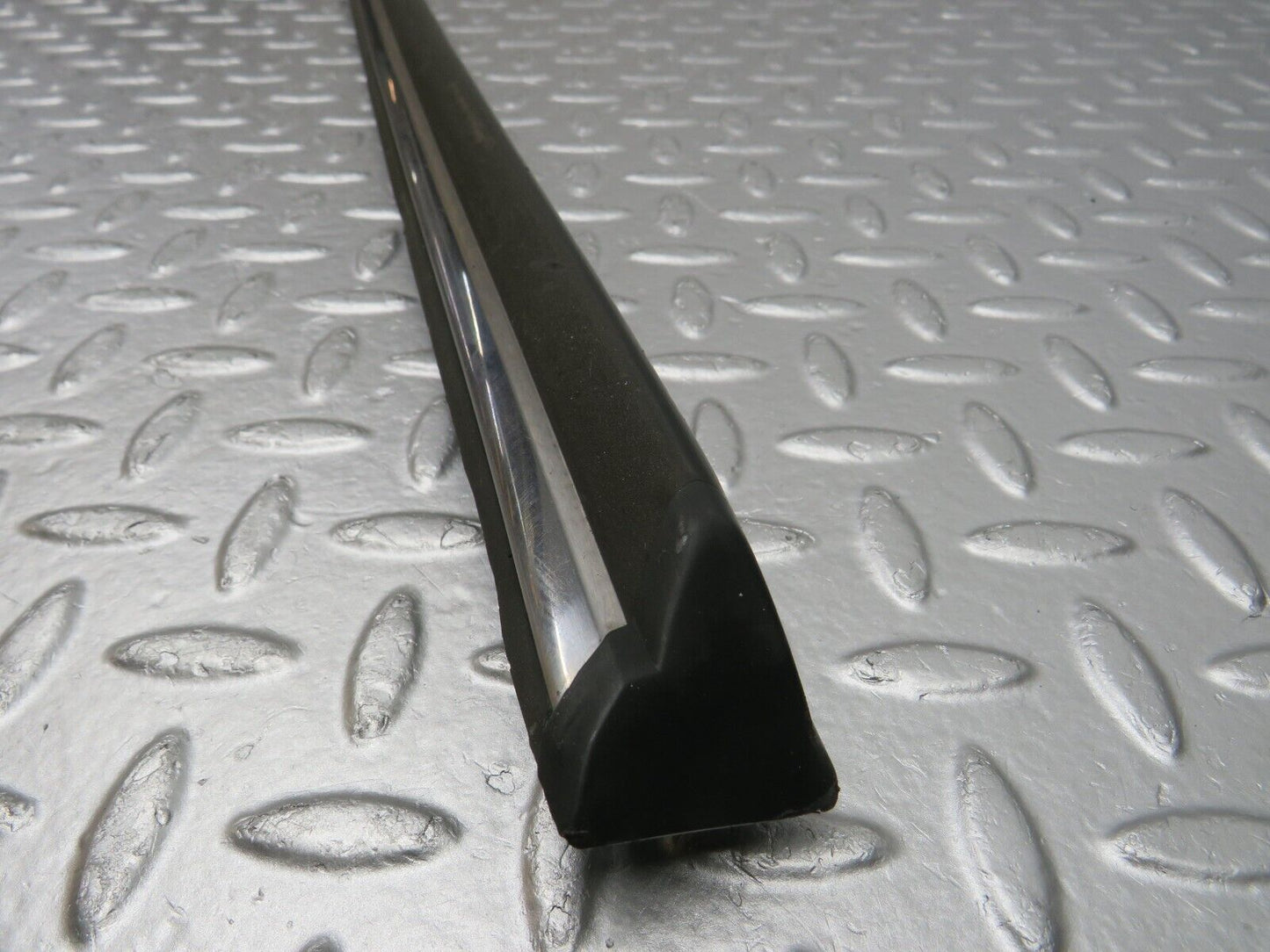 40128 Mercedes-Benz R107 350SL Coupe Left Door Centre Moulding Trim