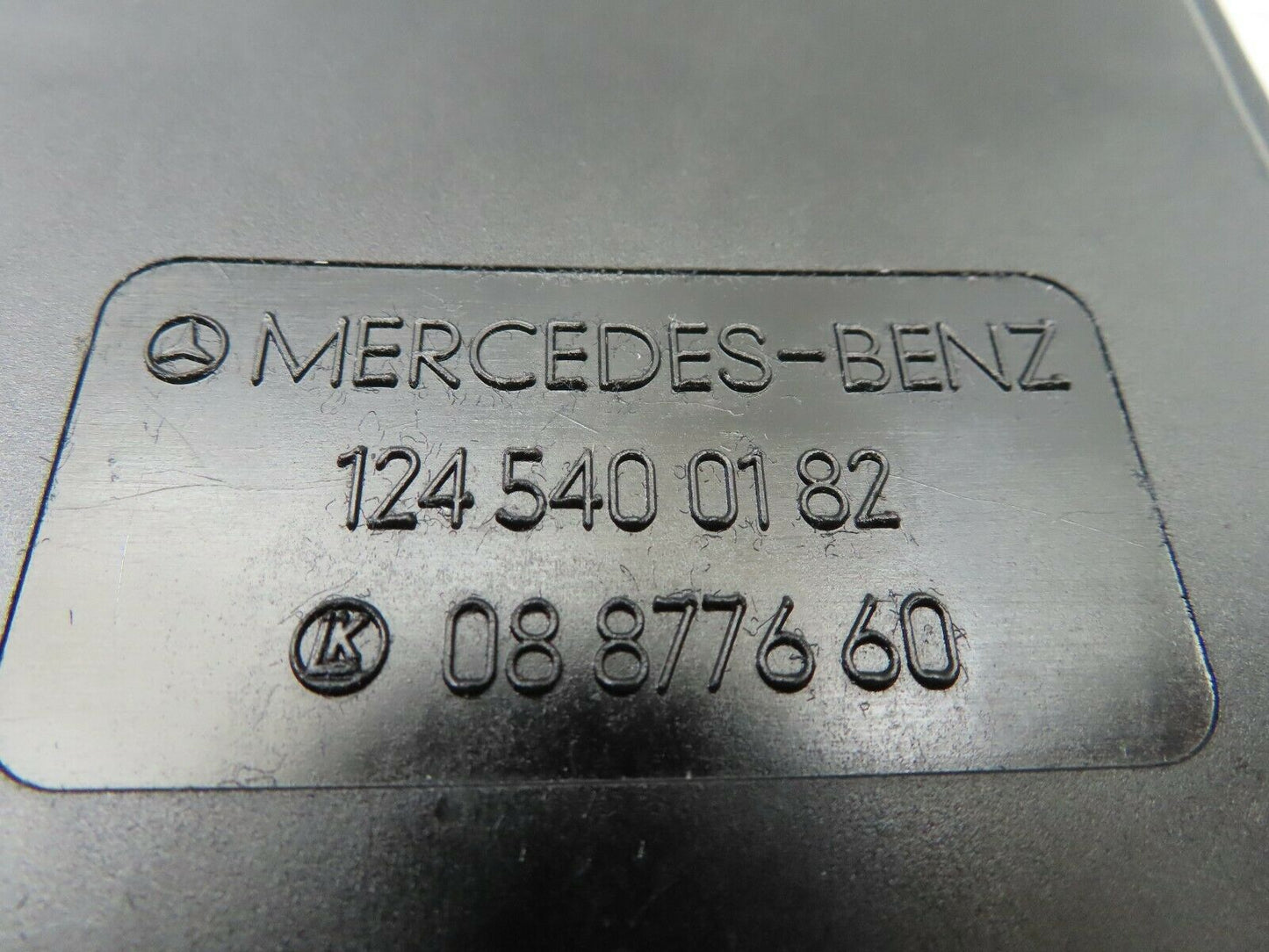 6675 Mercedes-Benz S124 E220 Wagon Fuse Box Cover Panel Lid 1245400182