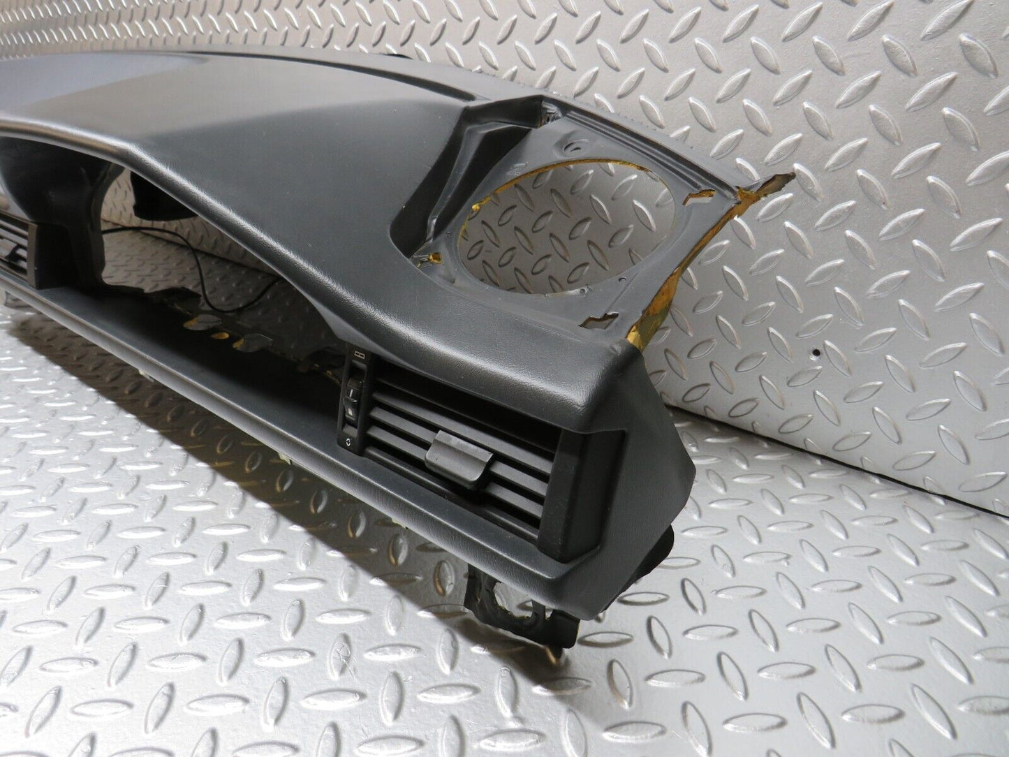 31338 Mercedes-Benz S124 220TE Wagon Dashboard Black