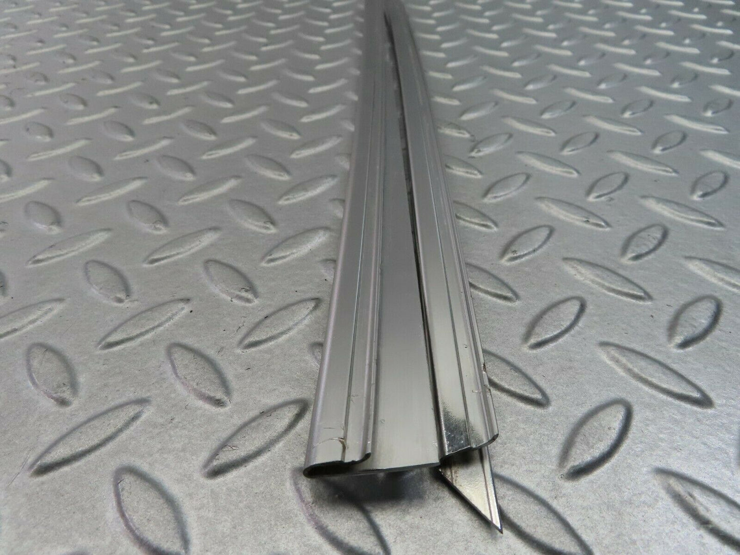 7780 Mercedes-Benz S123 230TE Wagon Door Chrome Window Frame Front Right