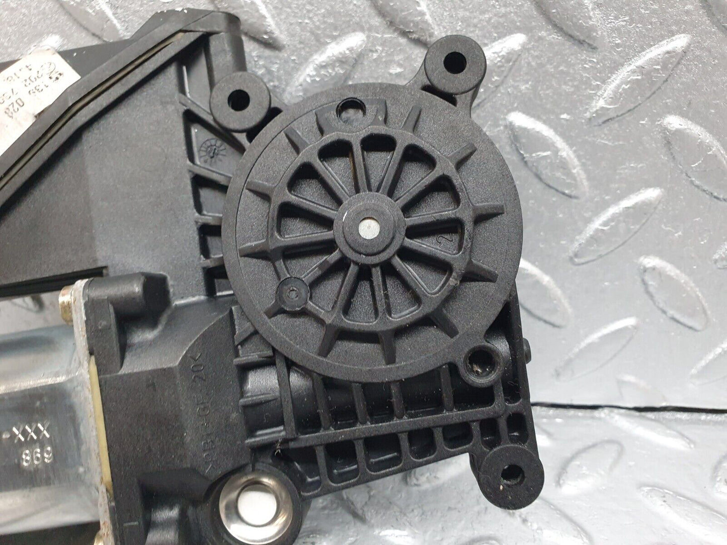 41914 Mercedes-Benz W202 C200 Window Regulator Motor Rear Right Bosch 0130821698 114899300