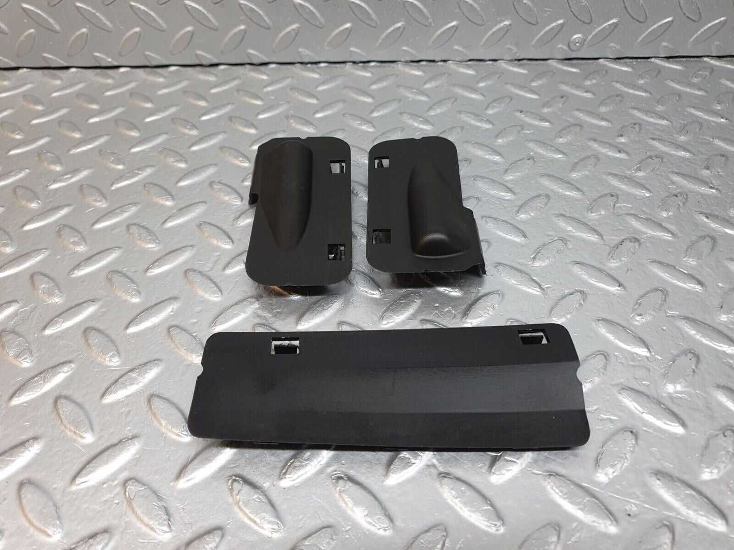 41975 Mercedes-Benz W202 C200 Windscreen Washer Nozzle Cover Trim 2028890025